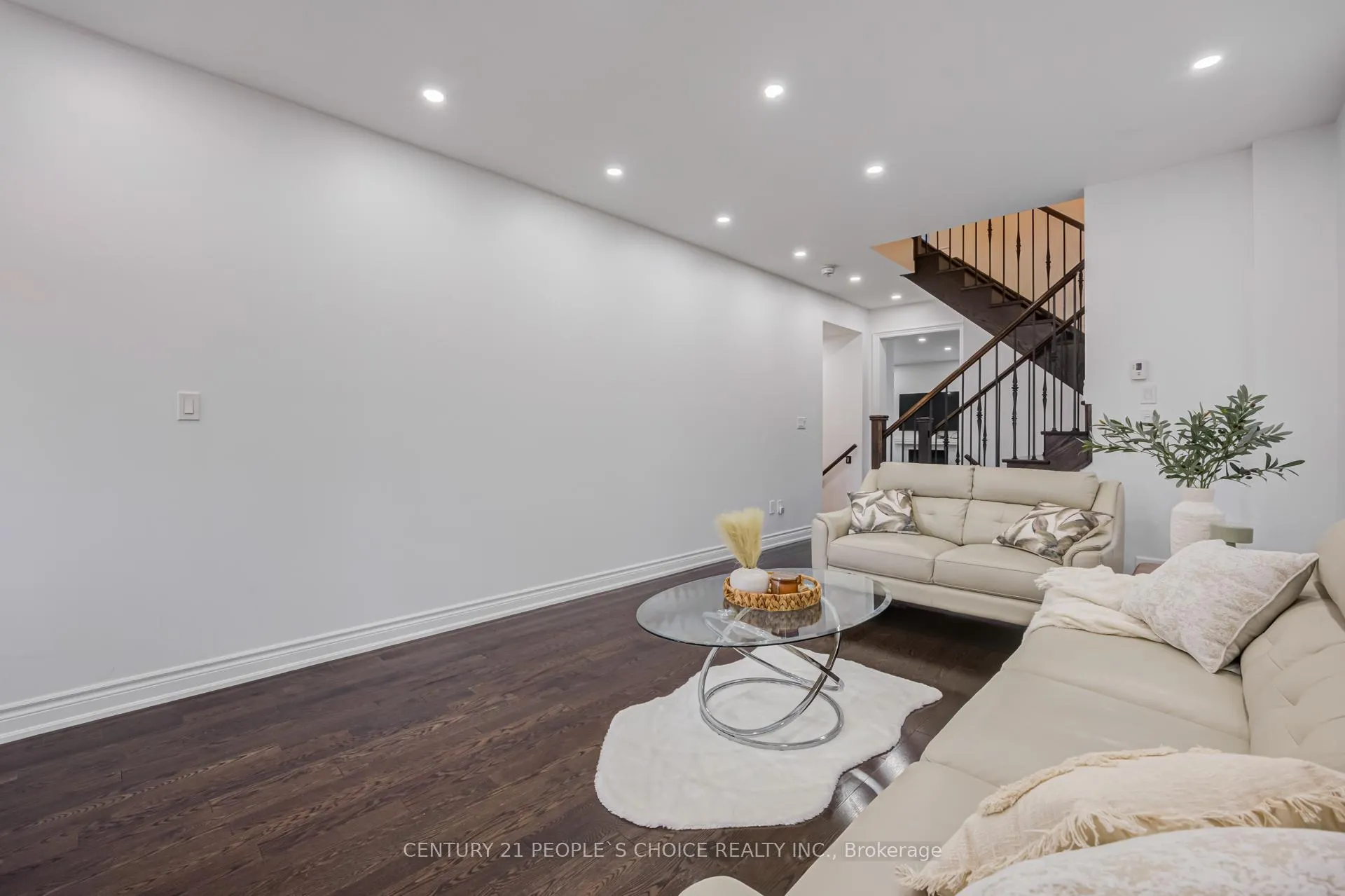 Photo 6 of 82 Mactier Drive, Vaughan, Kleinburg — HOMEH