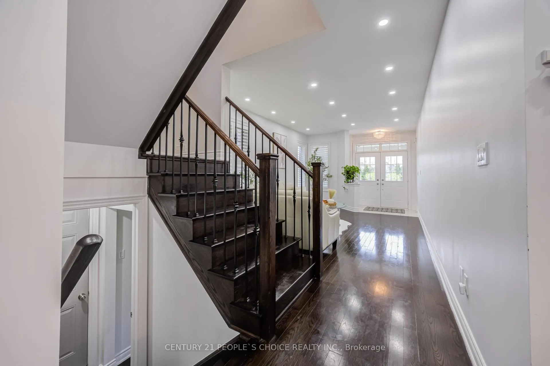 Photo 9 of 82 Mactier Drive, Vaughan, Kleinburg — HOMEH