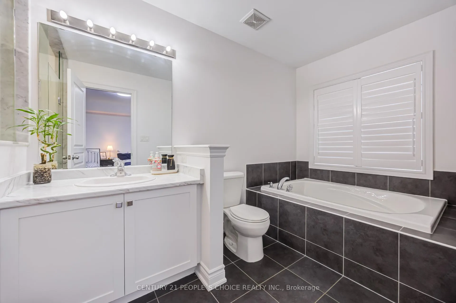 Photo 35 of 82 Mactier Drive, Vaughan, Kleinburg — HOMEH