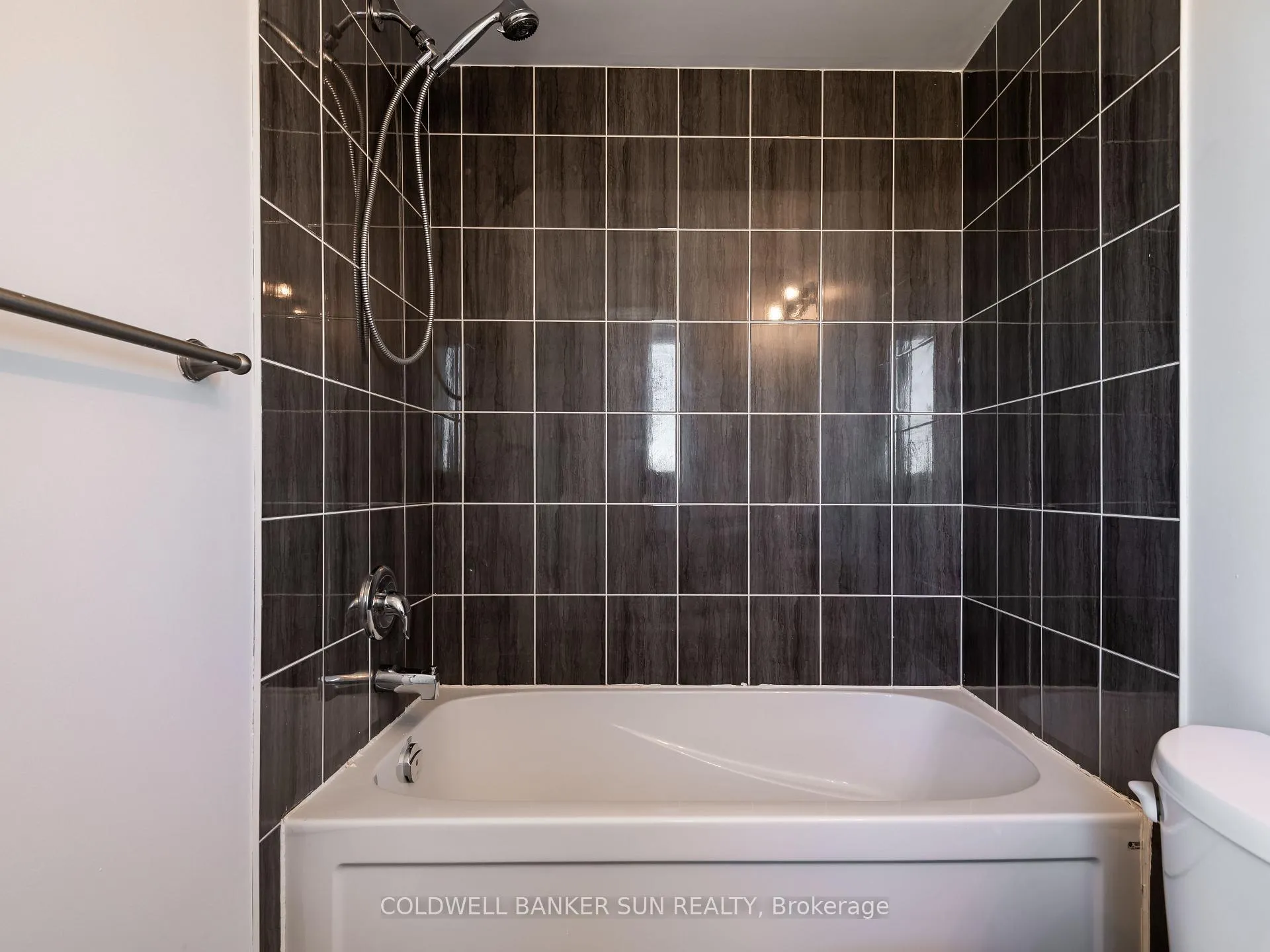 Photo 25 of 59 Todd Crescent, Southgate — HOMEH
