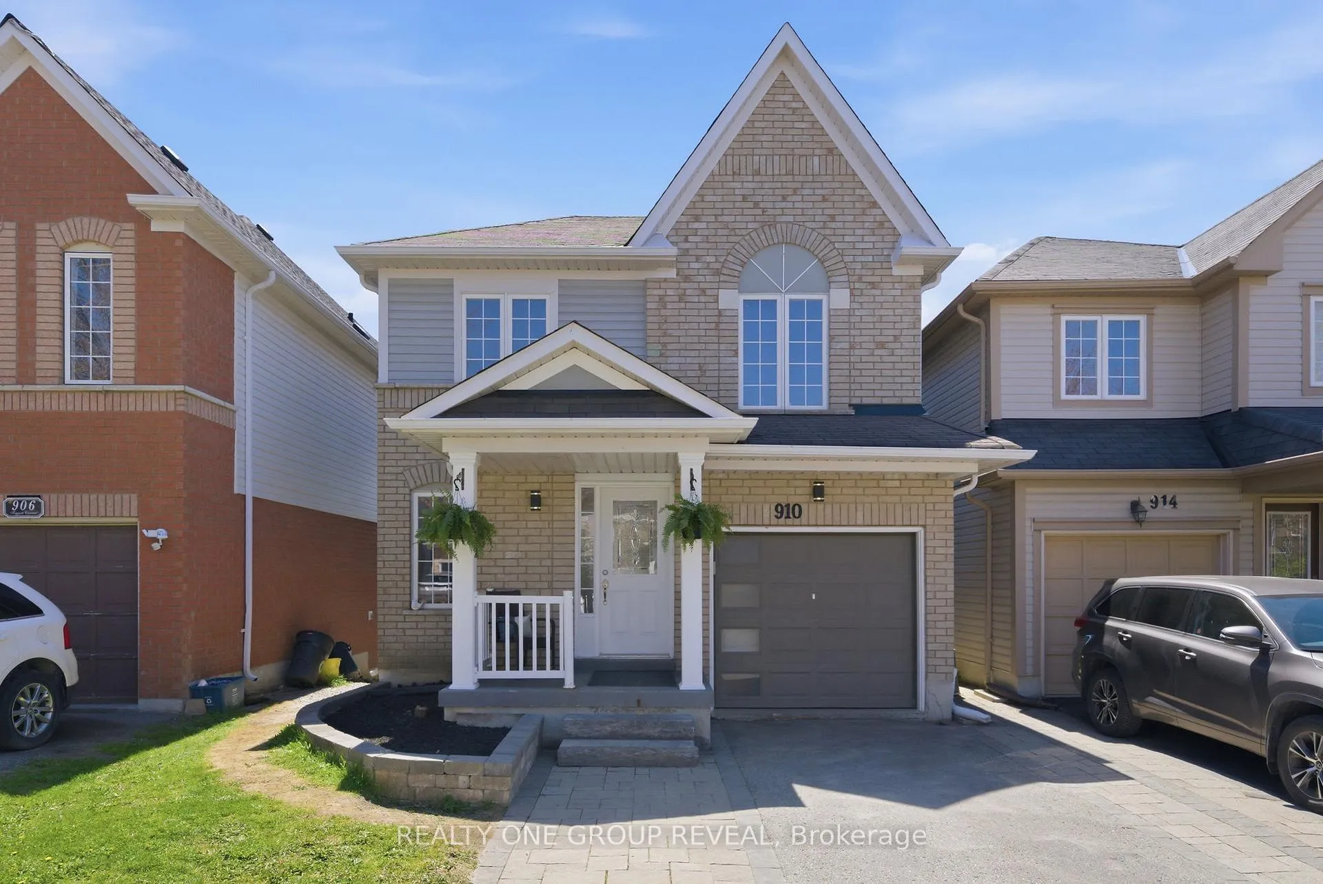Front of 910 Taggart Crescent