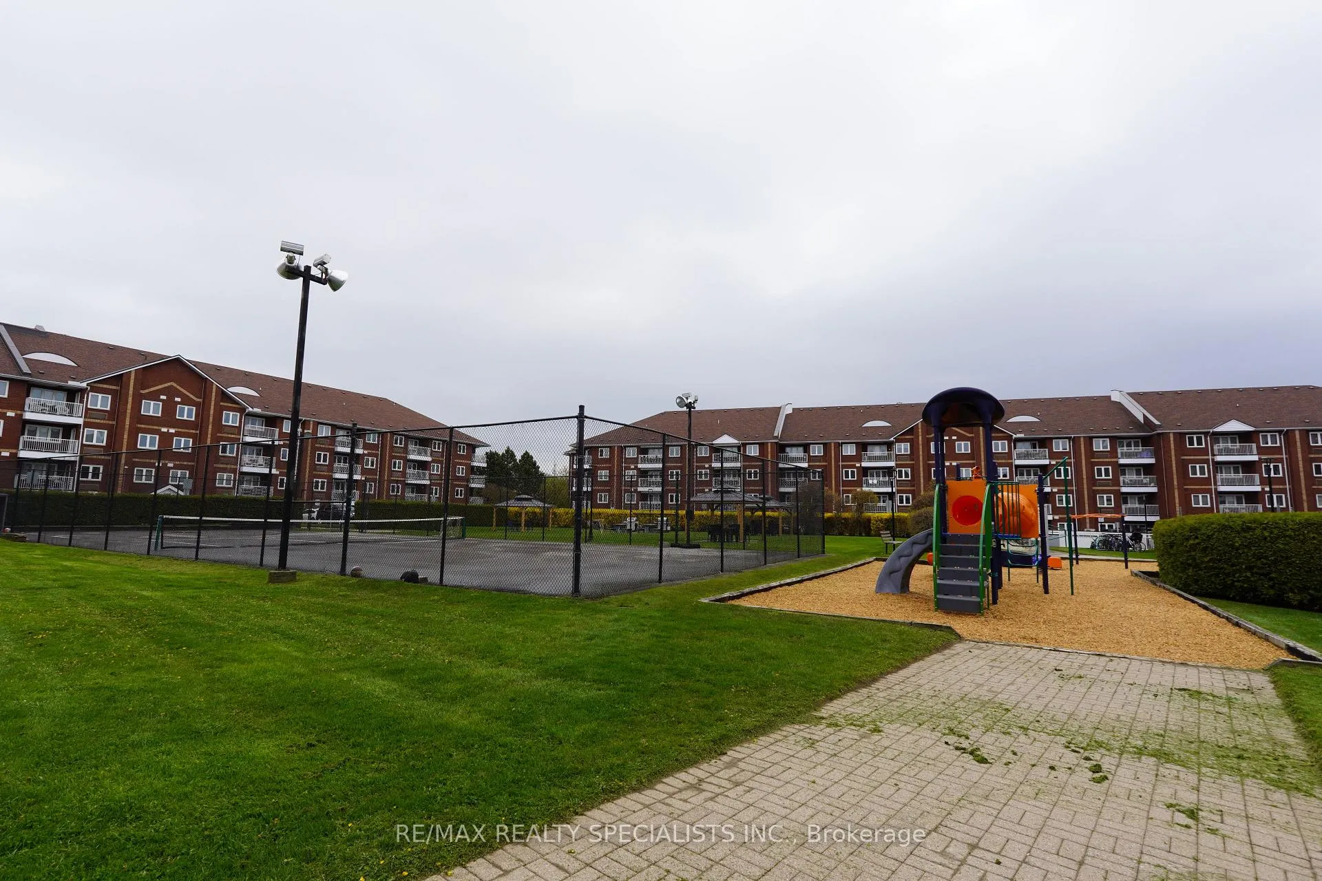 Photo 11 of Unit 219, 193 Lake Driveway Drive, Ajax, South West — HOMEH