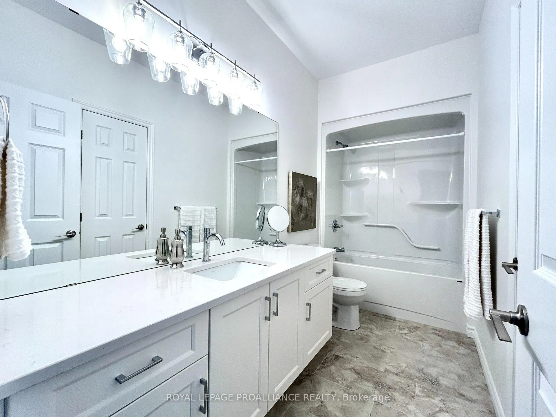 Photo 11 of 134 Stonecrest Boulevard, Quinte West, Sidney Ward — HOMEH