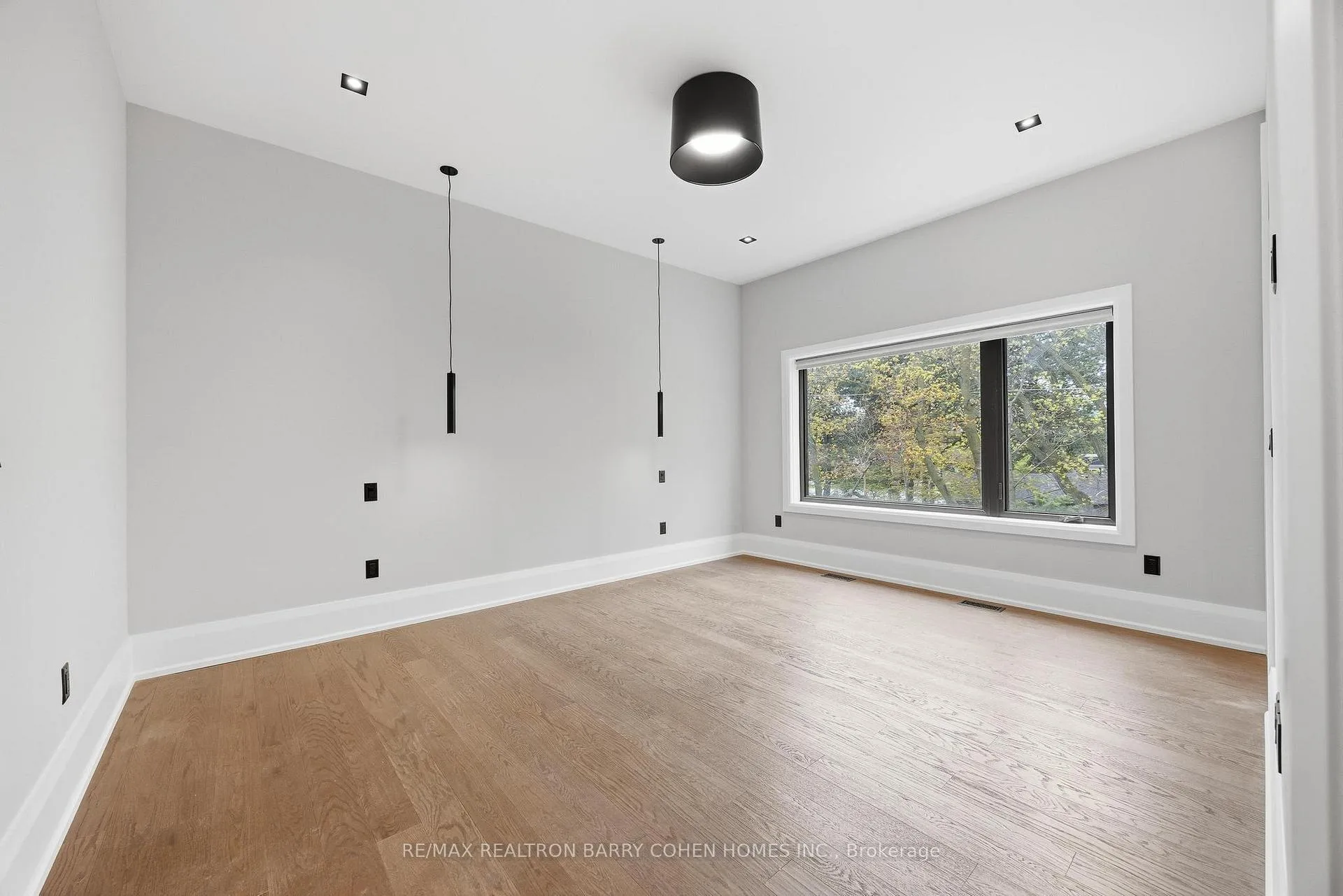 Photo 22 of 4 Sunflower Court, Markham, Bayview Glen — HOMEH