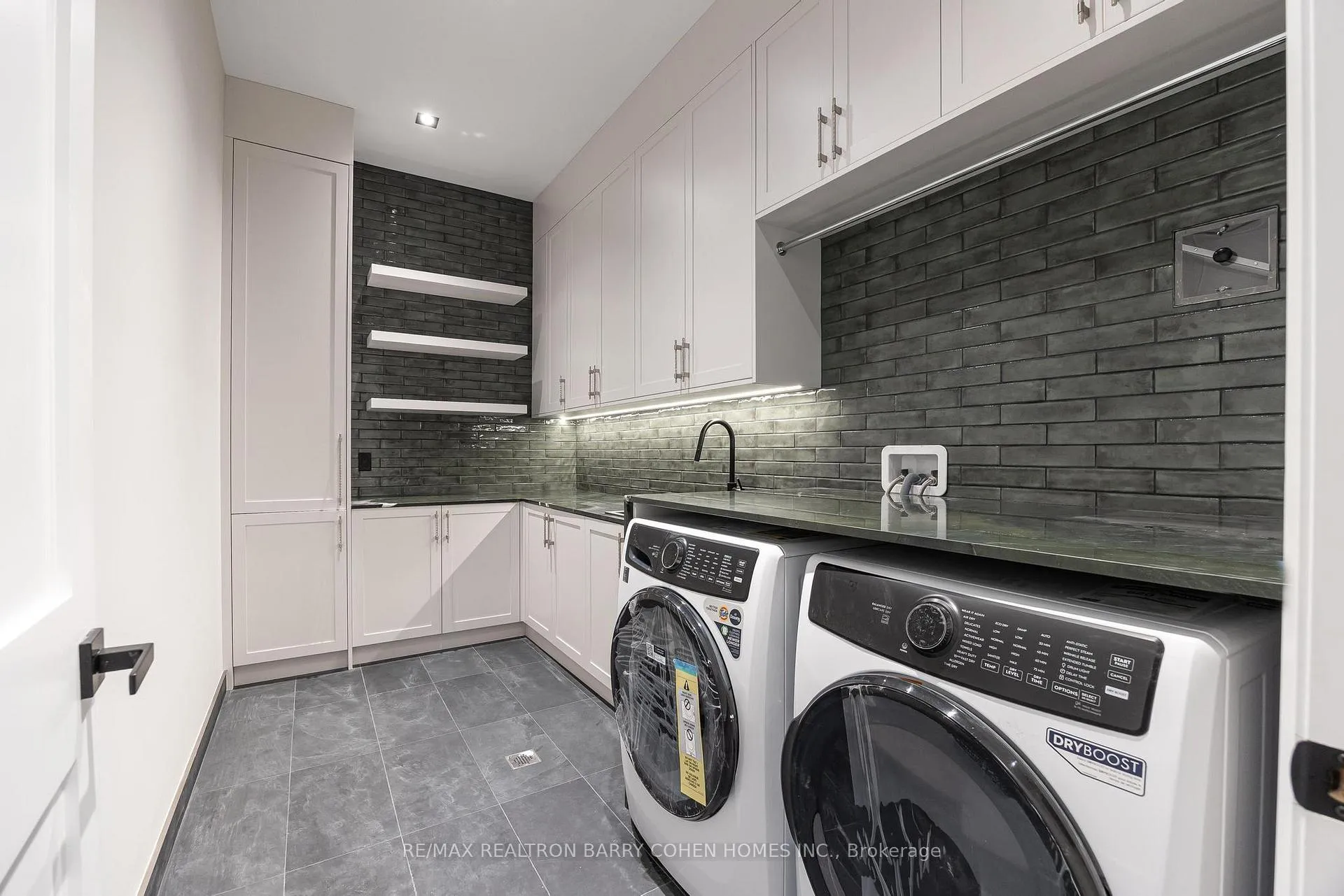 Photo 32 of 4 Sunflower Court, Markham, Bayview Glen — HOMEH