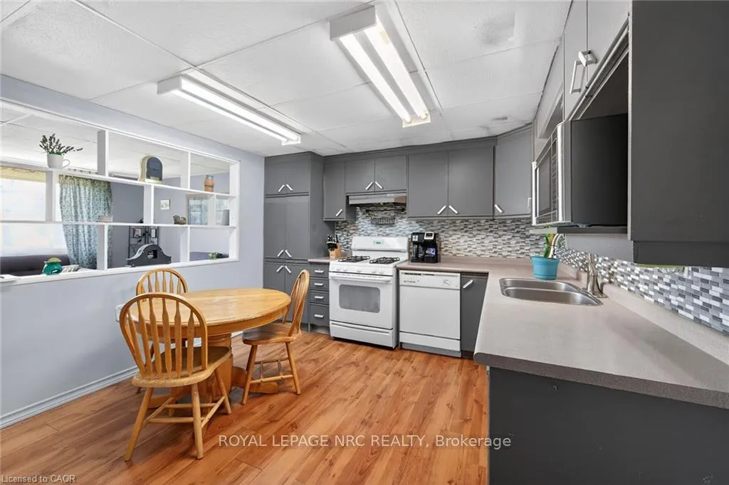 Photo 10 of 45 Leckie Avenue, Hamilton, Stoney Creek Mountain — HOMEH