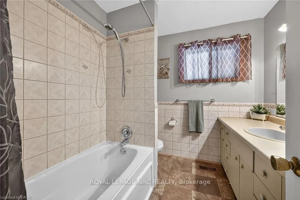 Photo 17 of 45 Leckie Avenue, Hamilton, Stoney Creek Mountain — HOMEH