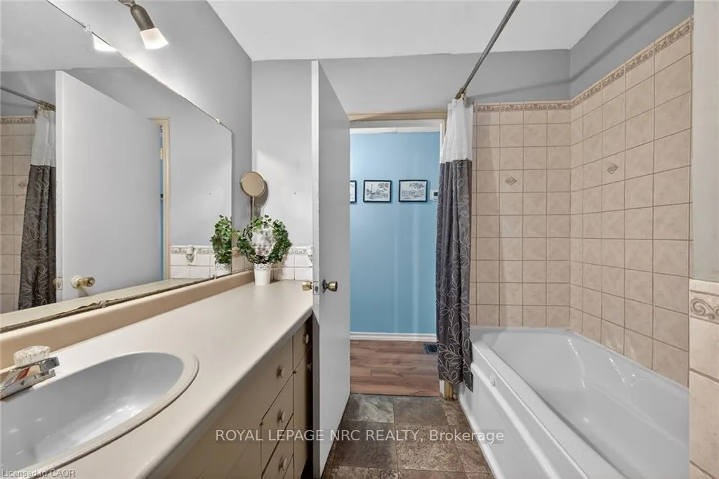Photo 18 of 45 Leckie Avenue, Hamilton, Stoney Creek Mountain — HOMEH
