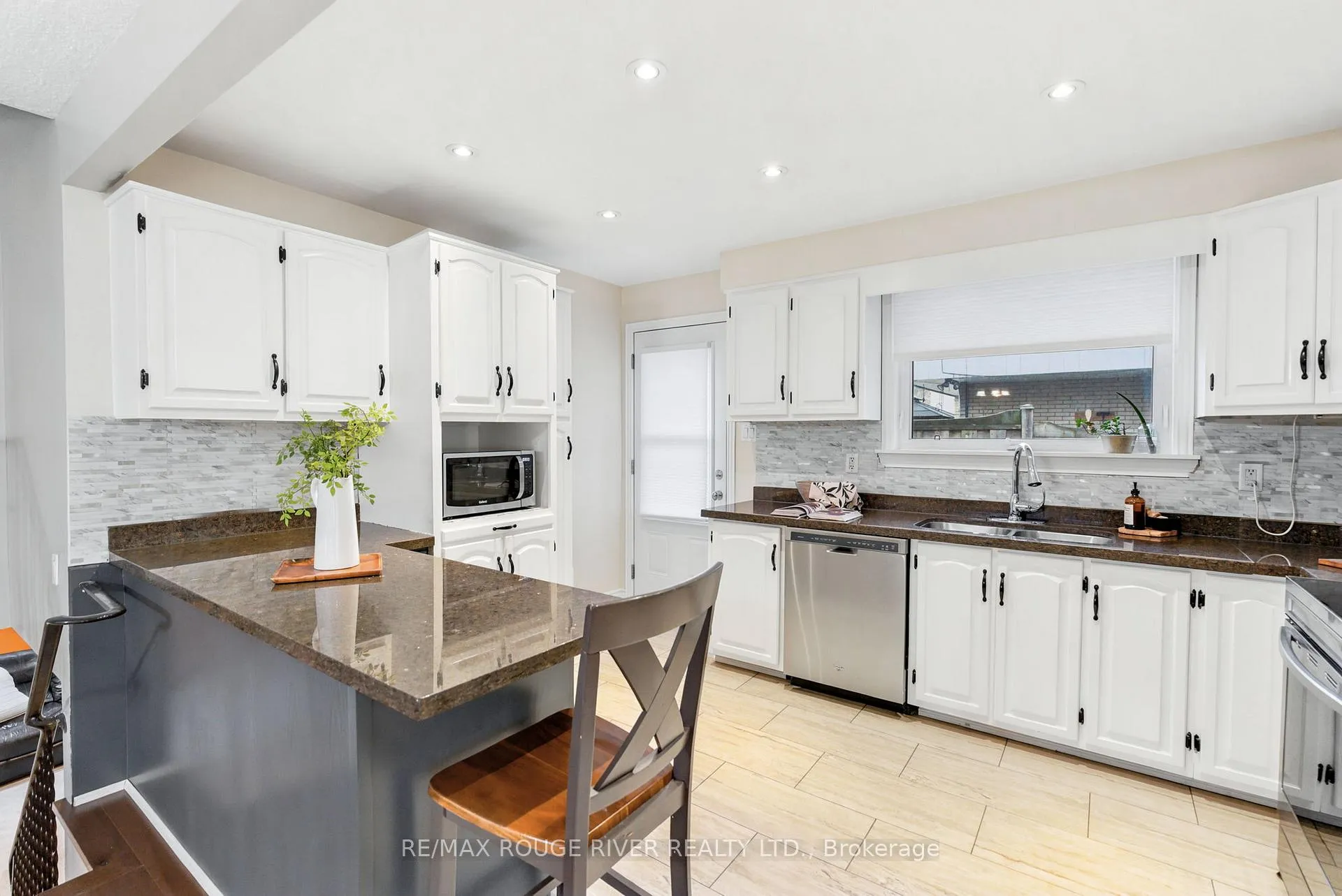 Photo 7 of 1125 Byron Street S, Whitby, Downtown Whitby — HOMEH