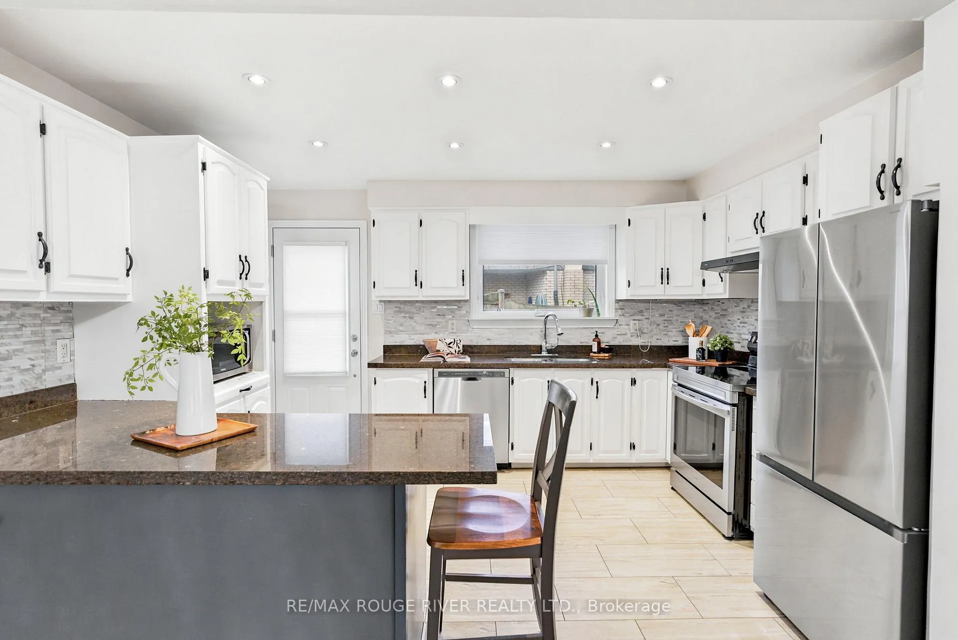 Photo 8 of 1125 Byron Street S, Whitby, Downtown Whitby — HOMEH