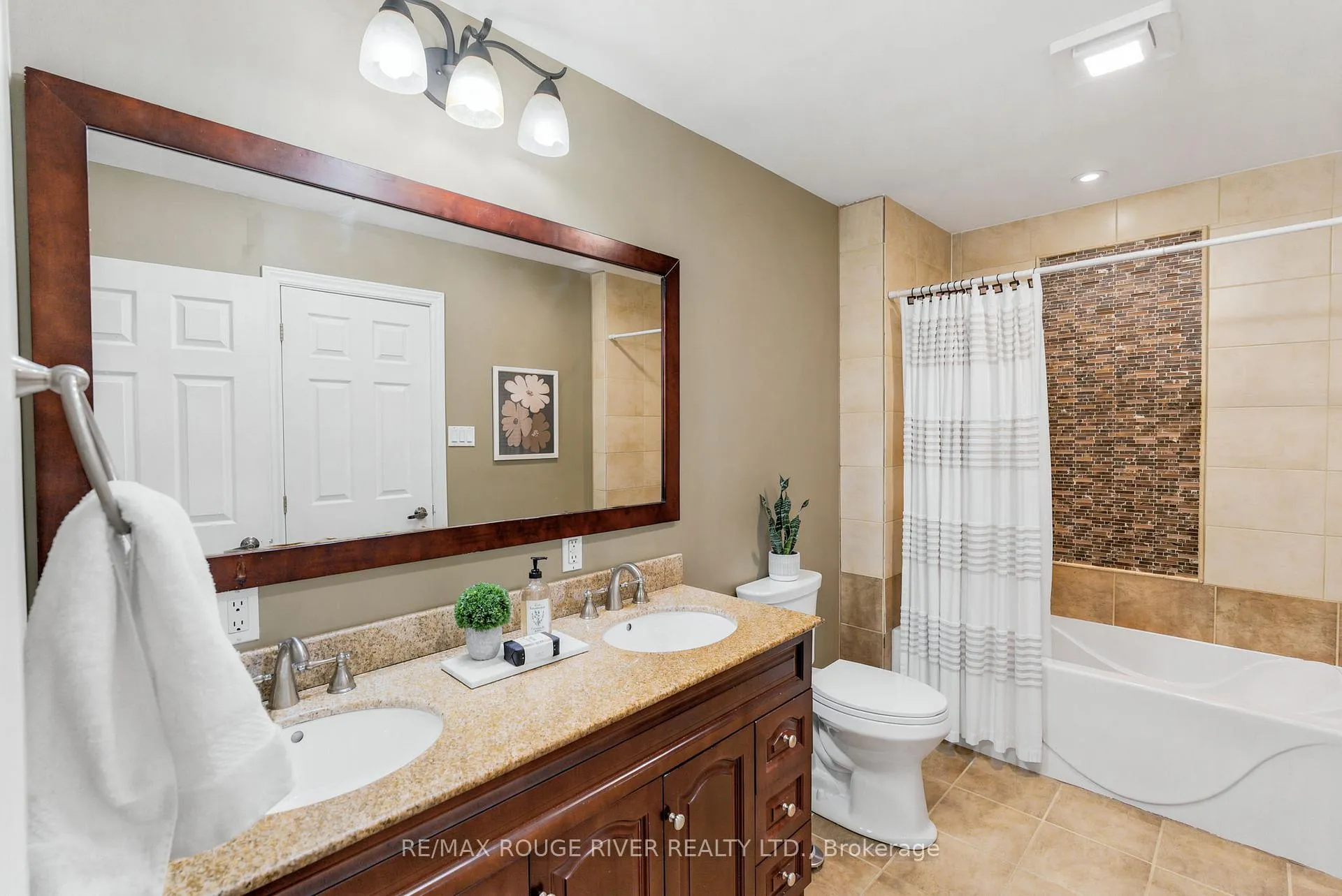 Photo 16 of 1125 Byron Street S, Whitby, Downtown Whitby — HOMEH