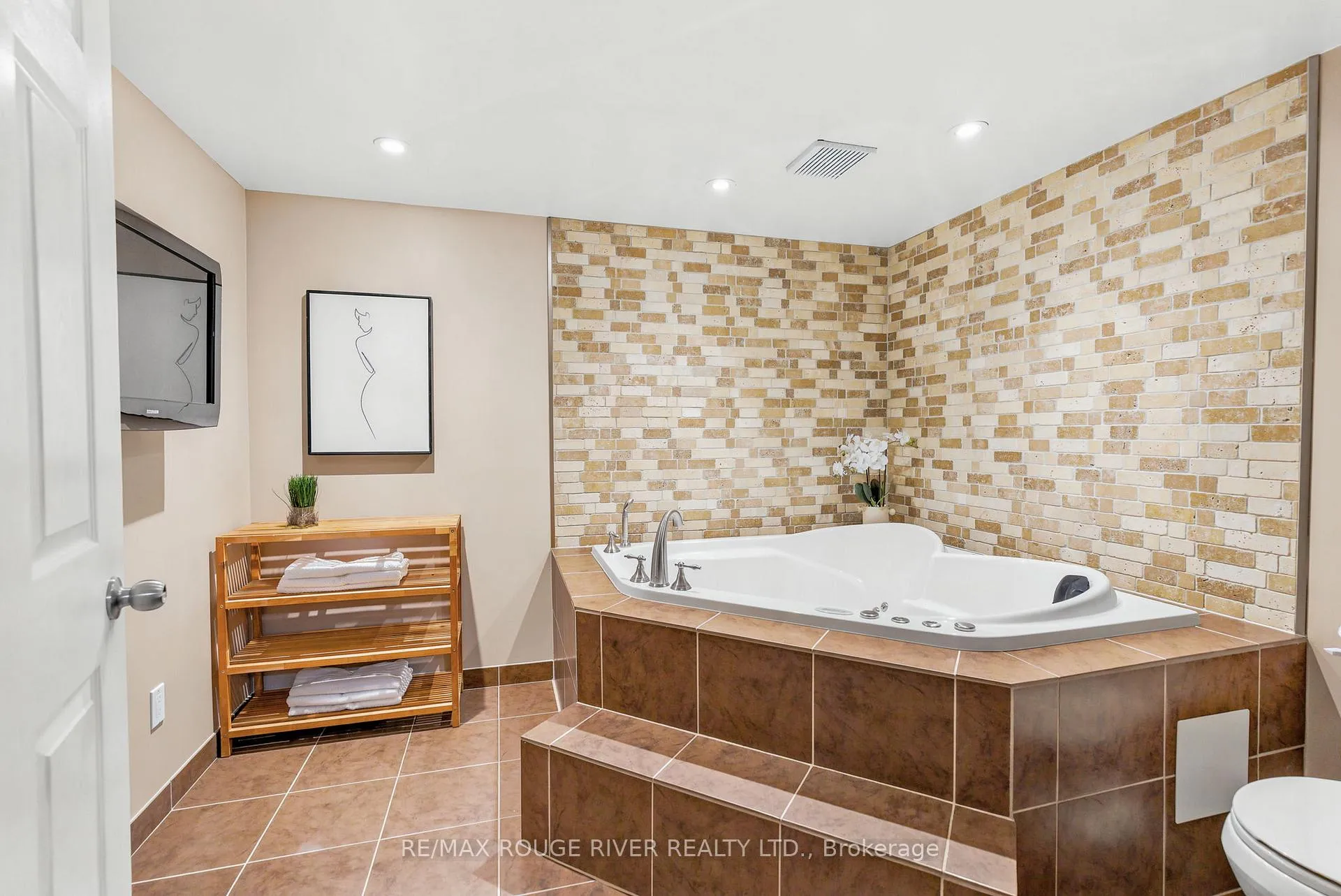 Photo 31 of 1125 Byron Street S, Whitby, Downtown Whitby — HOMEH