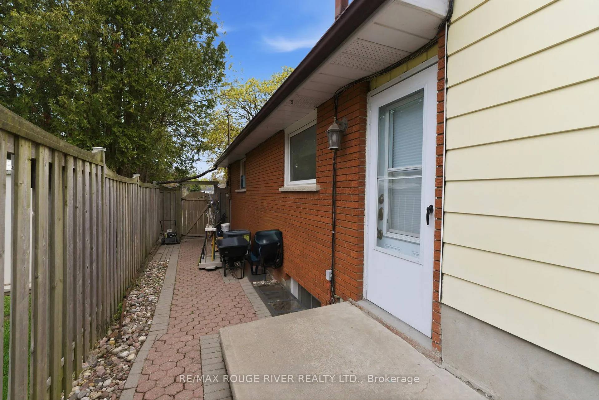 Photo 33 of 1125 Byron Street S, Whitby, Downtown Whitby — HOMEH