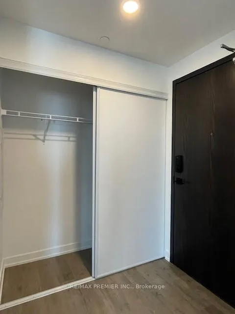 Photo 4 of Unit 806, 56 Lakeside Terrace, Barrie, Little Lake — HOMEH