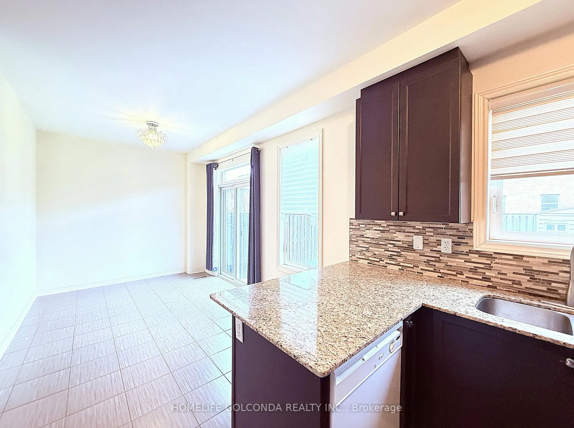 Photo 8 of 21 Chokecherry Crescent, Markham, Wismer — HOMEH