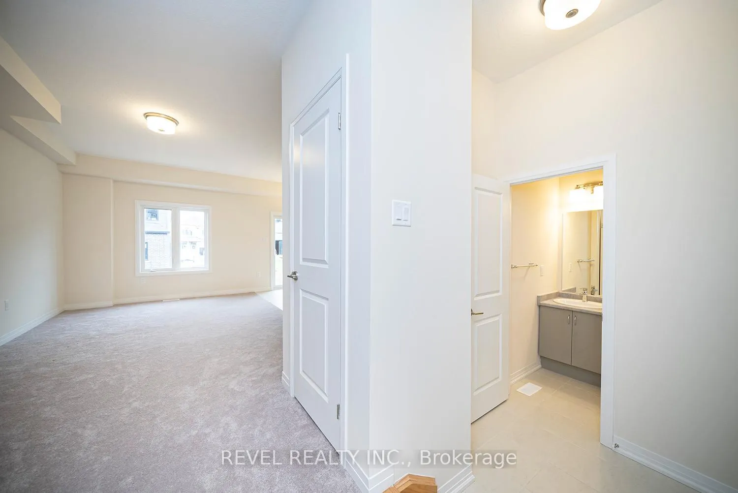 Photo 4 of 31 Wakeling Drive, Brantford — HOMEH