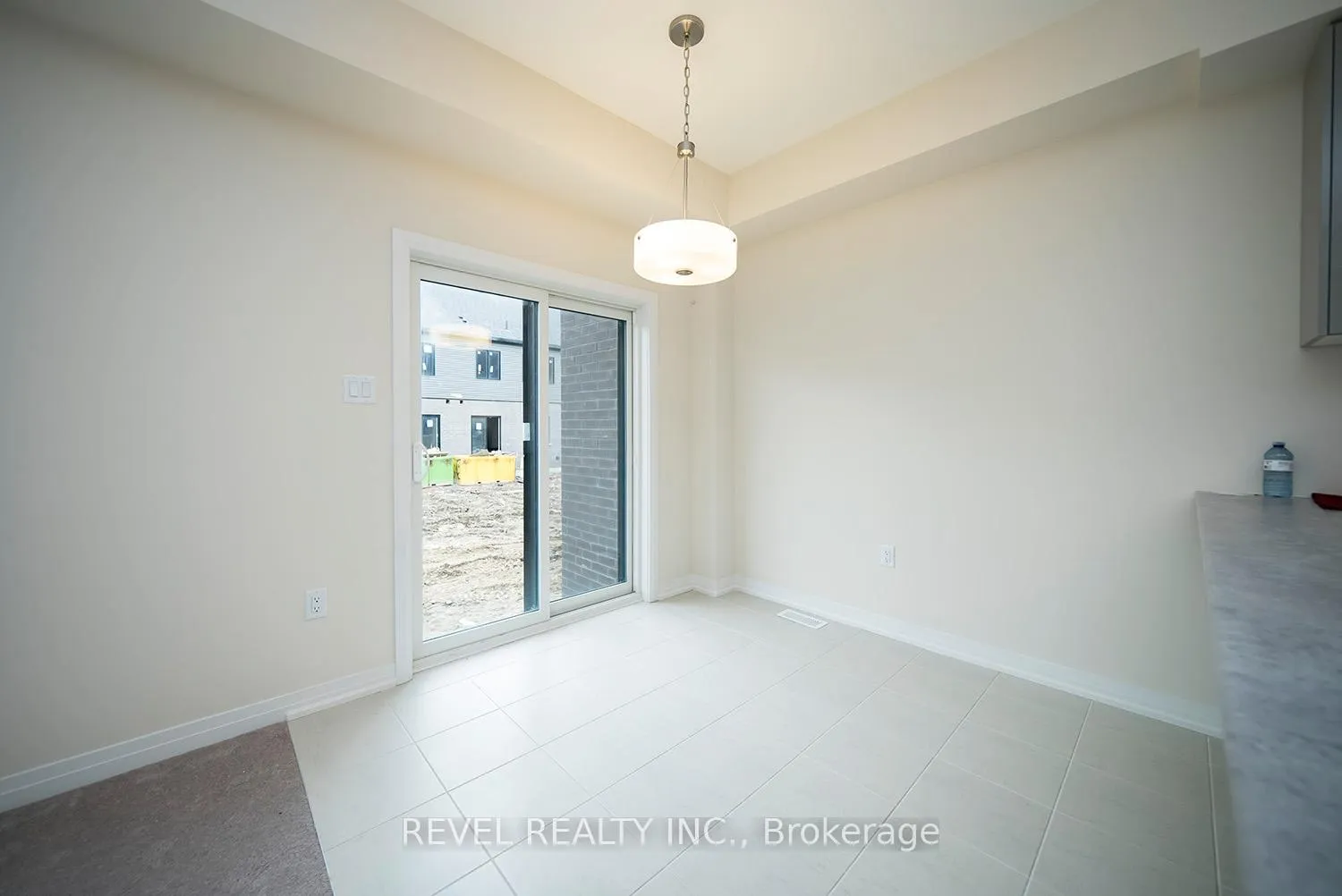 Photo 9 of 31 Wakeling Drive, Brantford — HOMEH