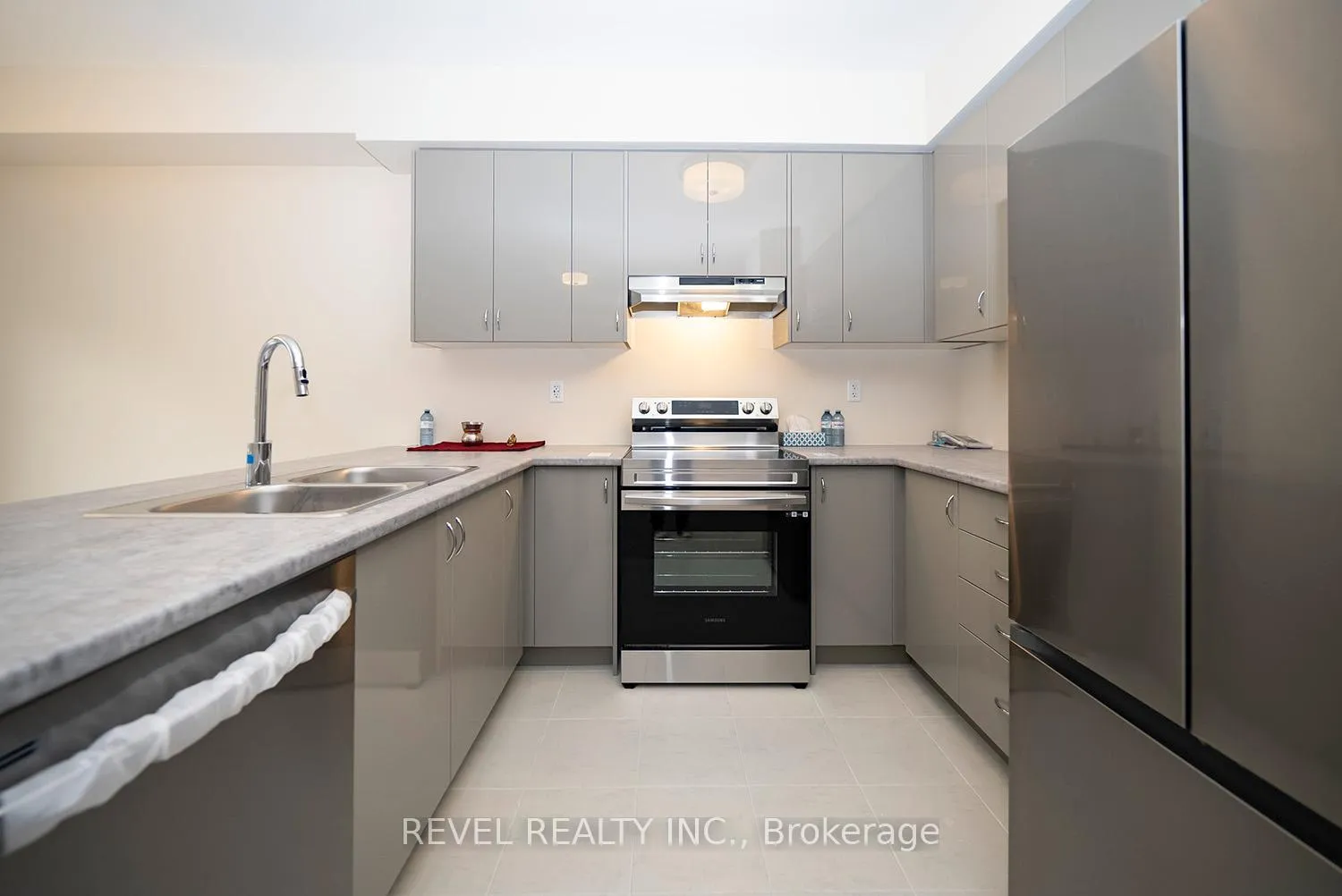 Photo 11 of 31 Wakeling Drive, Brantford — HOMEH