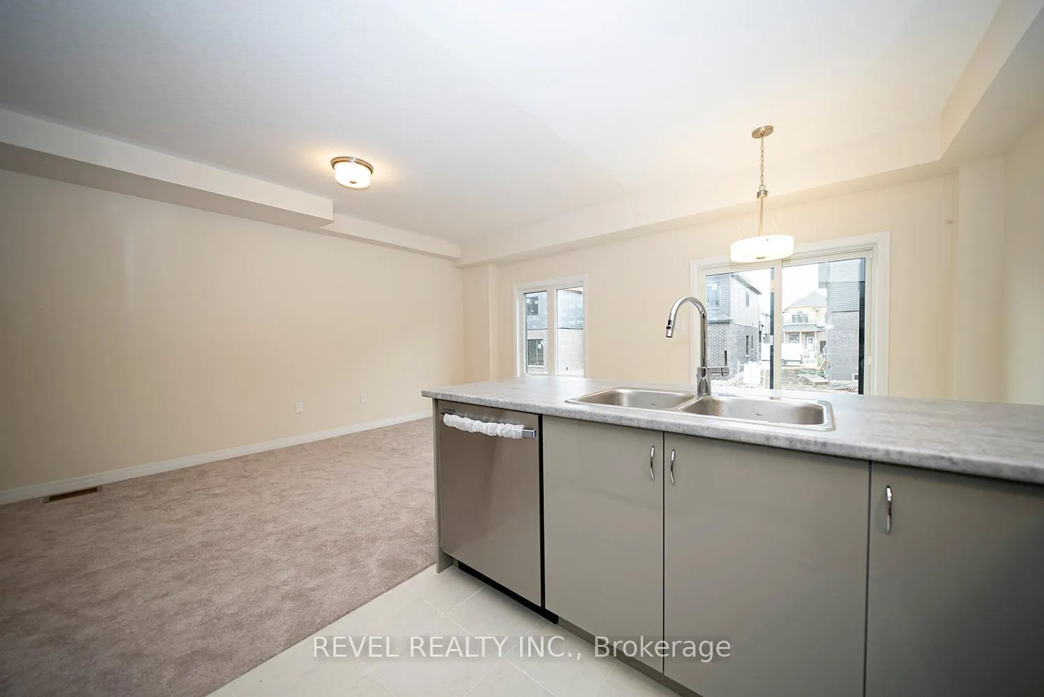 Photo 12 of 31 Wakeling Drive, Brantford — HOMEH