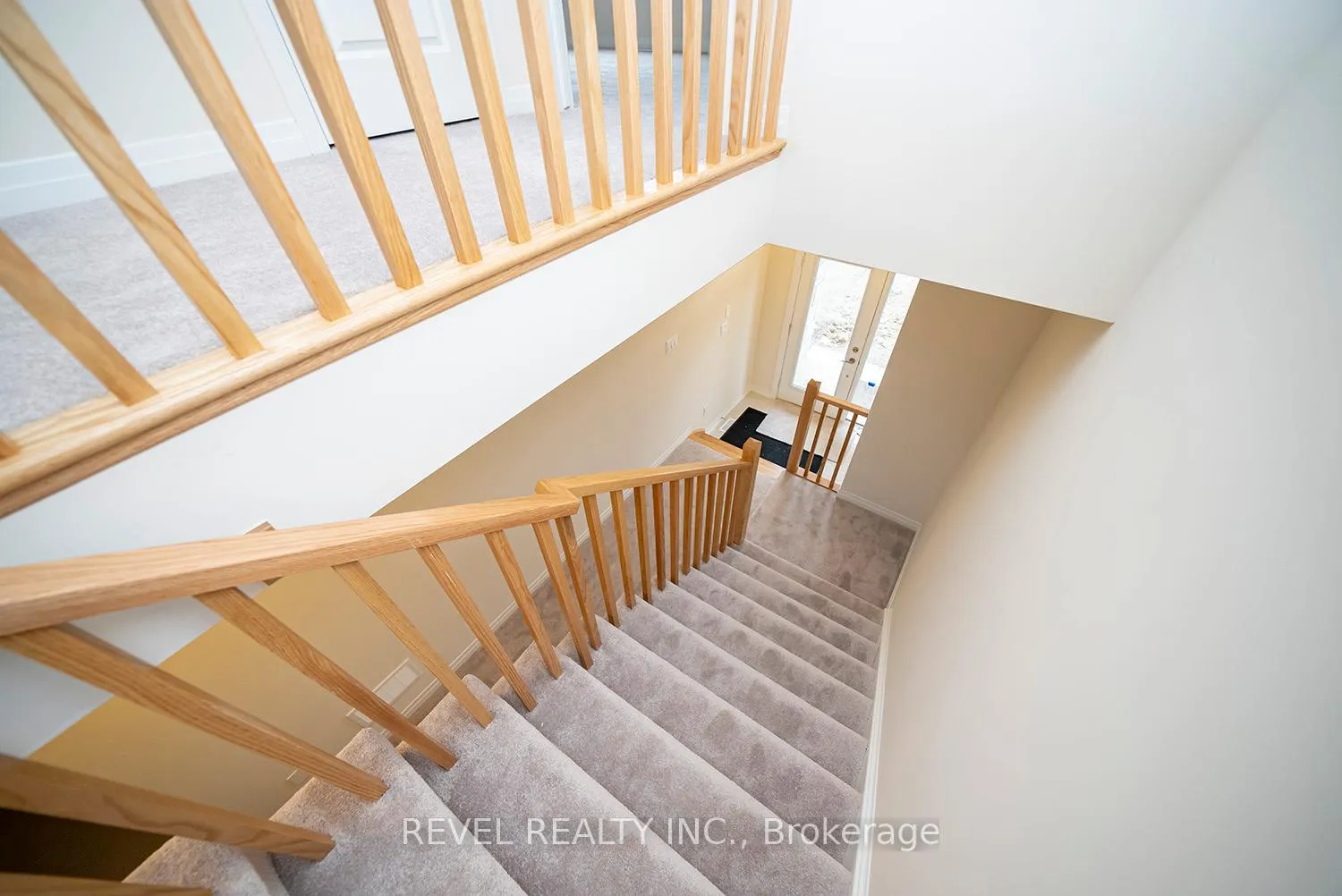 Photo 13 of 31 Wakeling Drive, Brantford — HOMEH