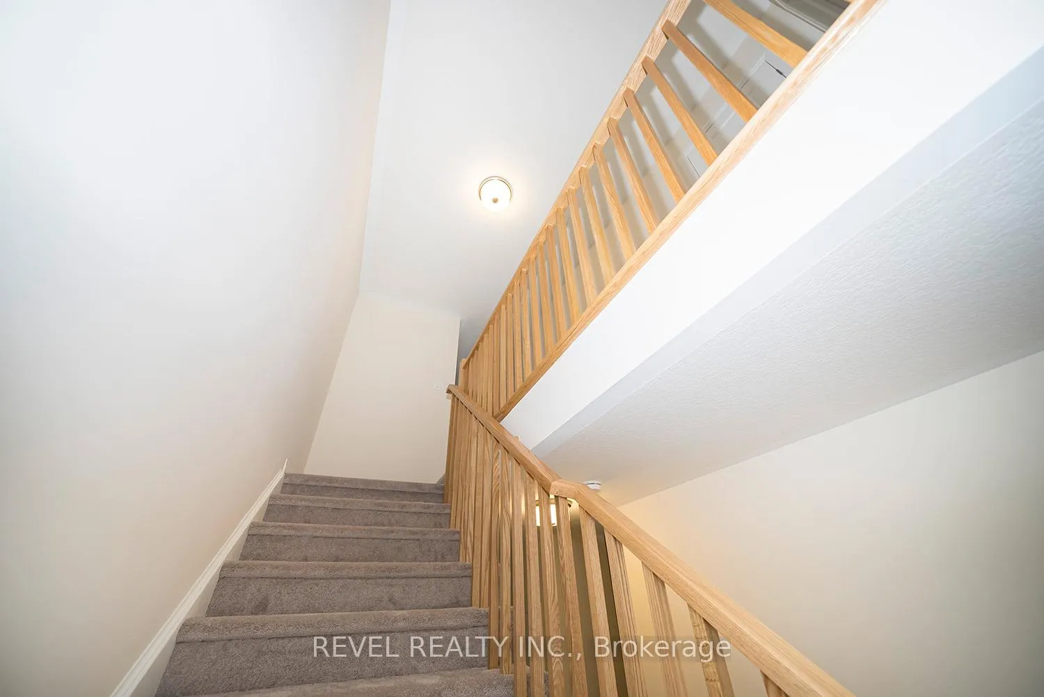 Photo 14 of 31 Wakeling Drive, Brantford — HOMEH