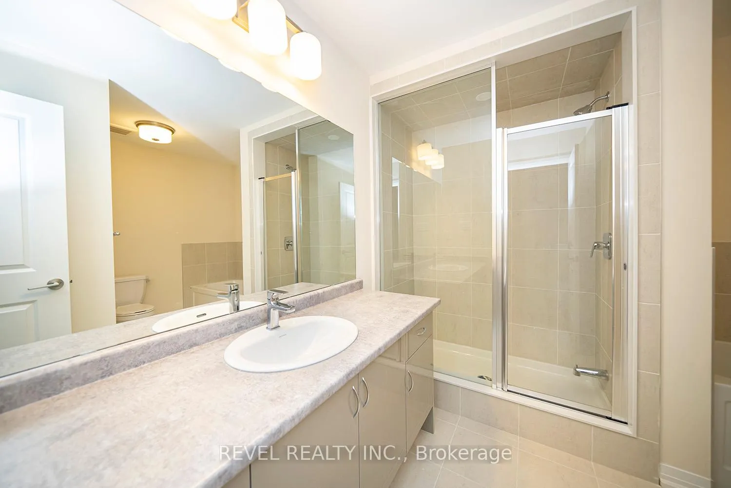 Photo 16 of 31 Wakeling Drive, Brantford — HOMEH