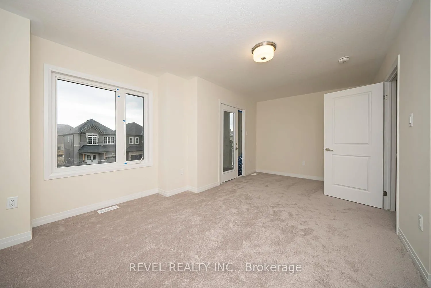 Photo 18 of 31 Wakeling Drive, Brantford — HOMEH