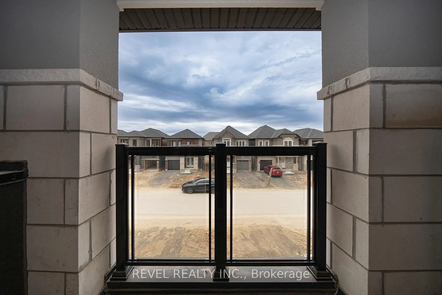 Photo 21 of 31 Wakeling Drive, Brantford — HOMEH