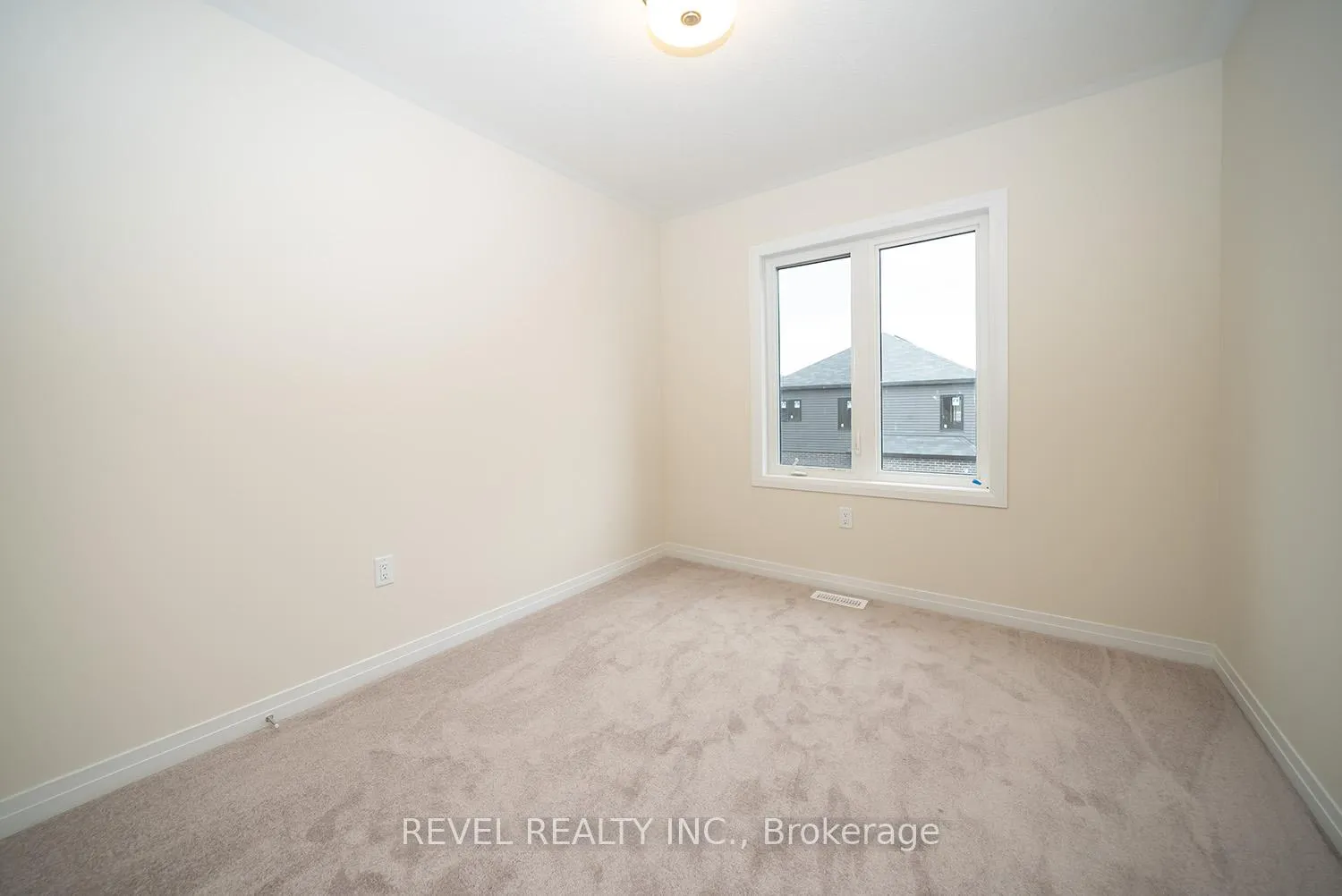 Photo 27 of 31 Wakeling Drive, Brantford — HOMEH
