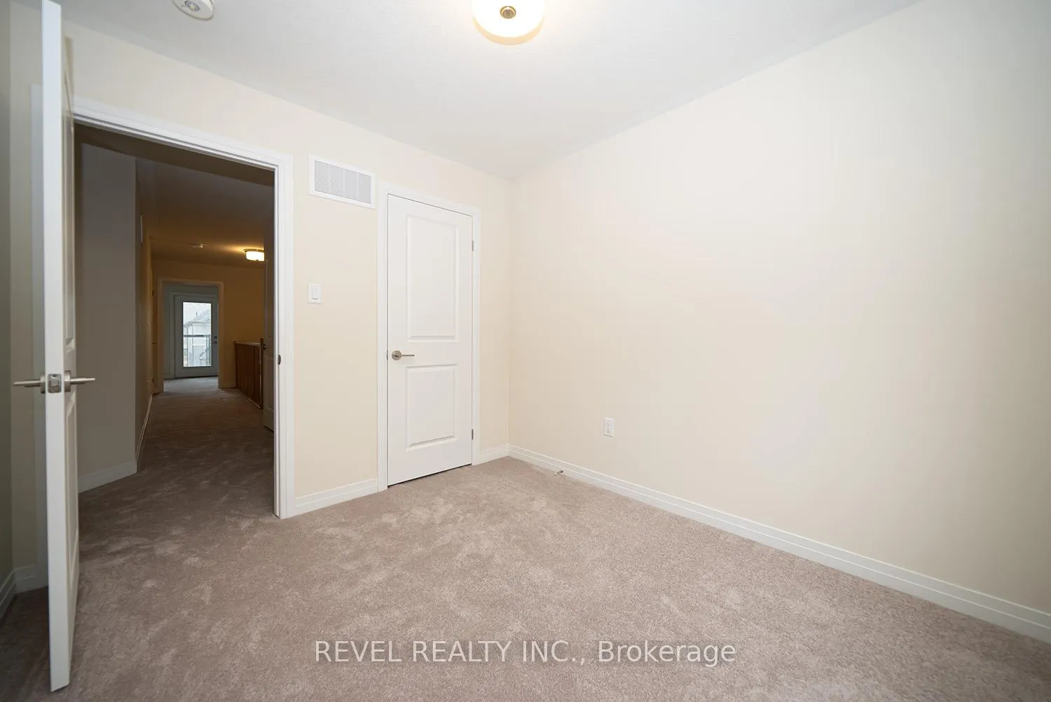 Photo 28 of 31 Wakeling Drive, Brantford — HOMEH