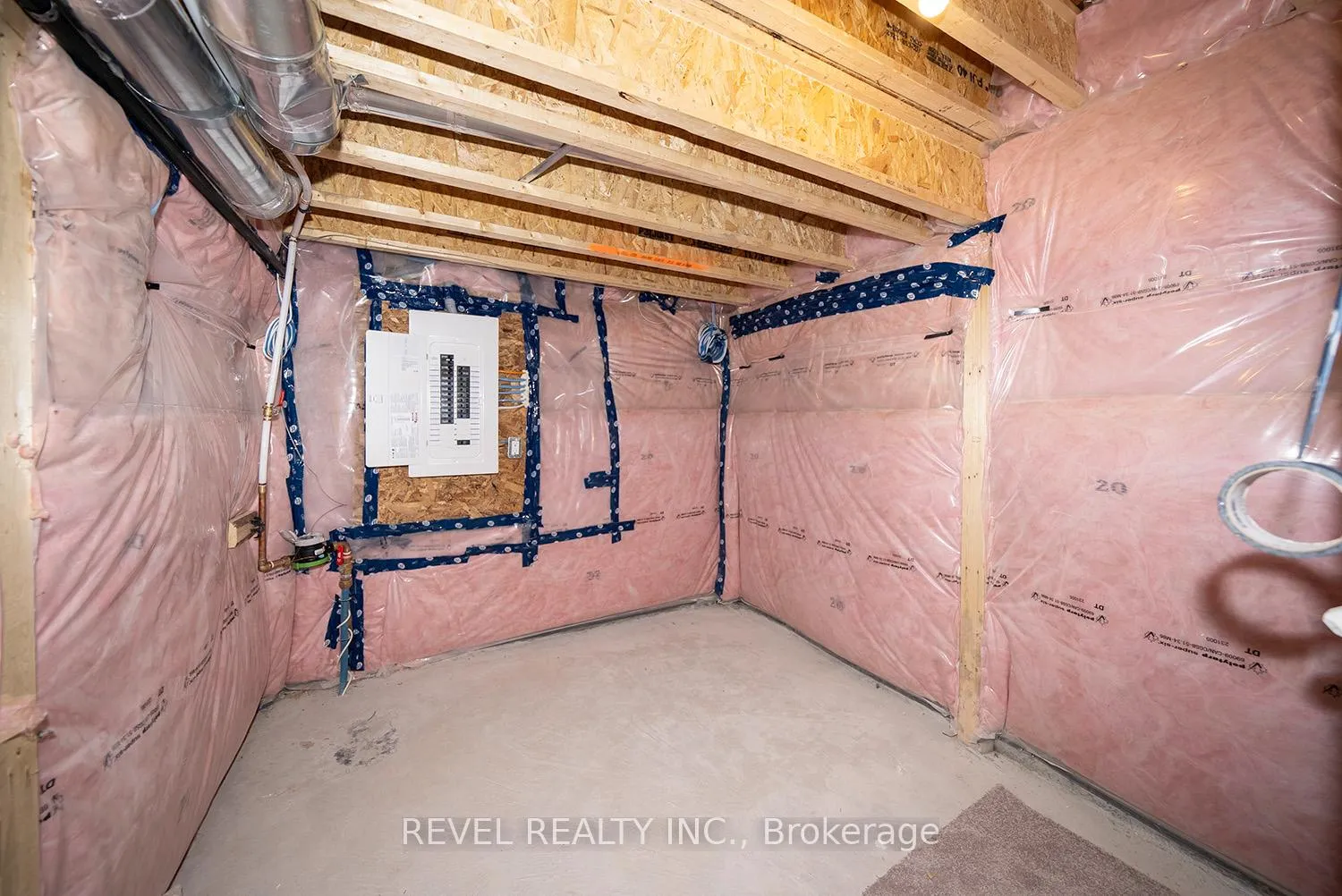 Photo 30 of 31 Wakeling Drive, Brantford — HOMEH