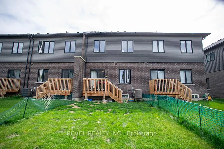 Photo 32 of 31 Wakeling Drive, Brantford — HOMEH