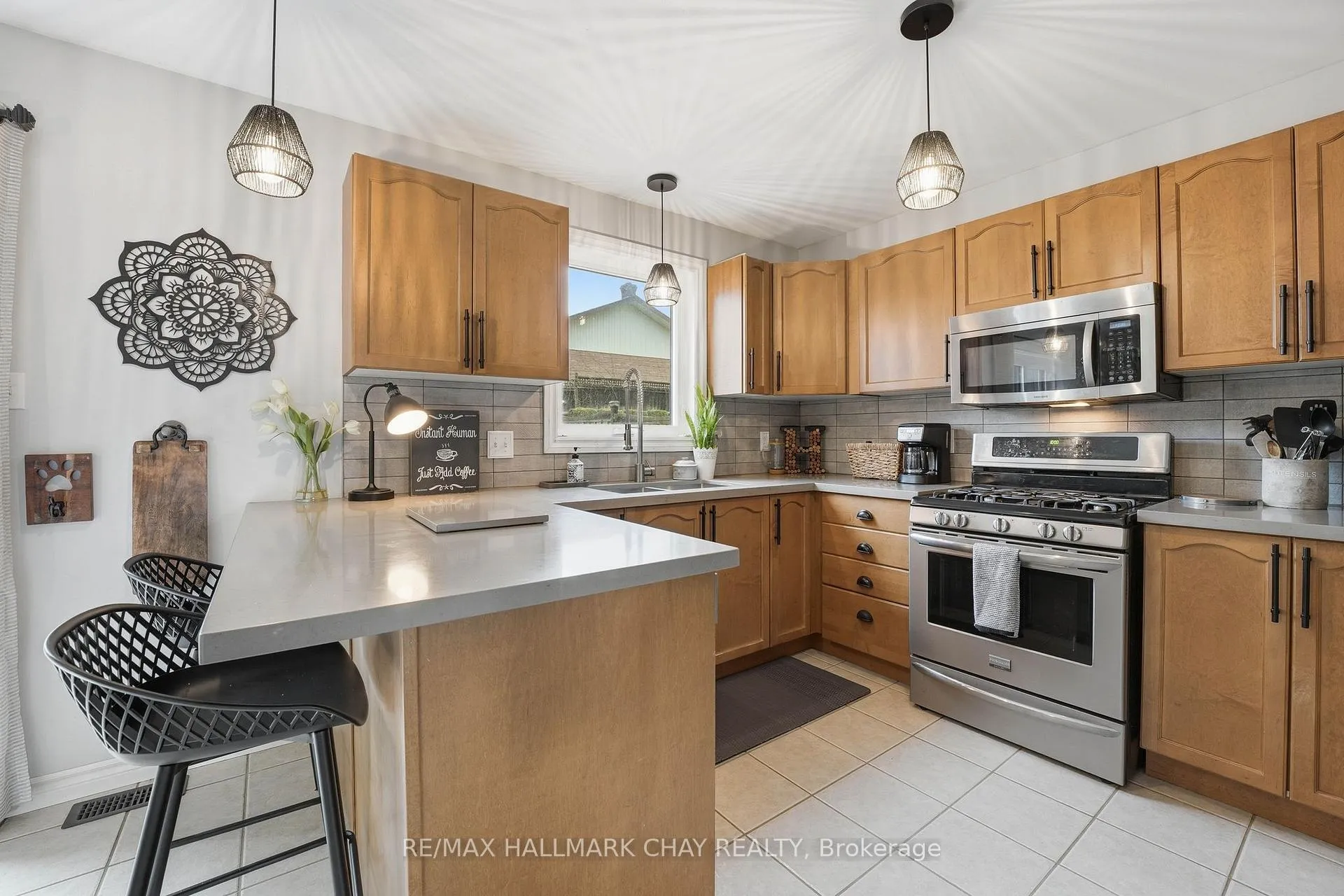 Photo 7 of 94 Ruffet Drive, Barrie, Edgehill Drive — HOMEH