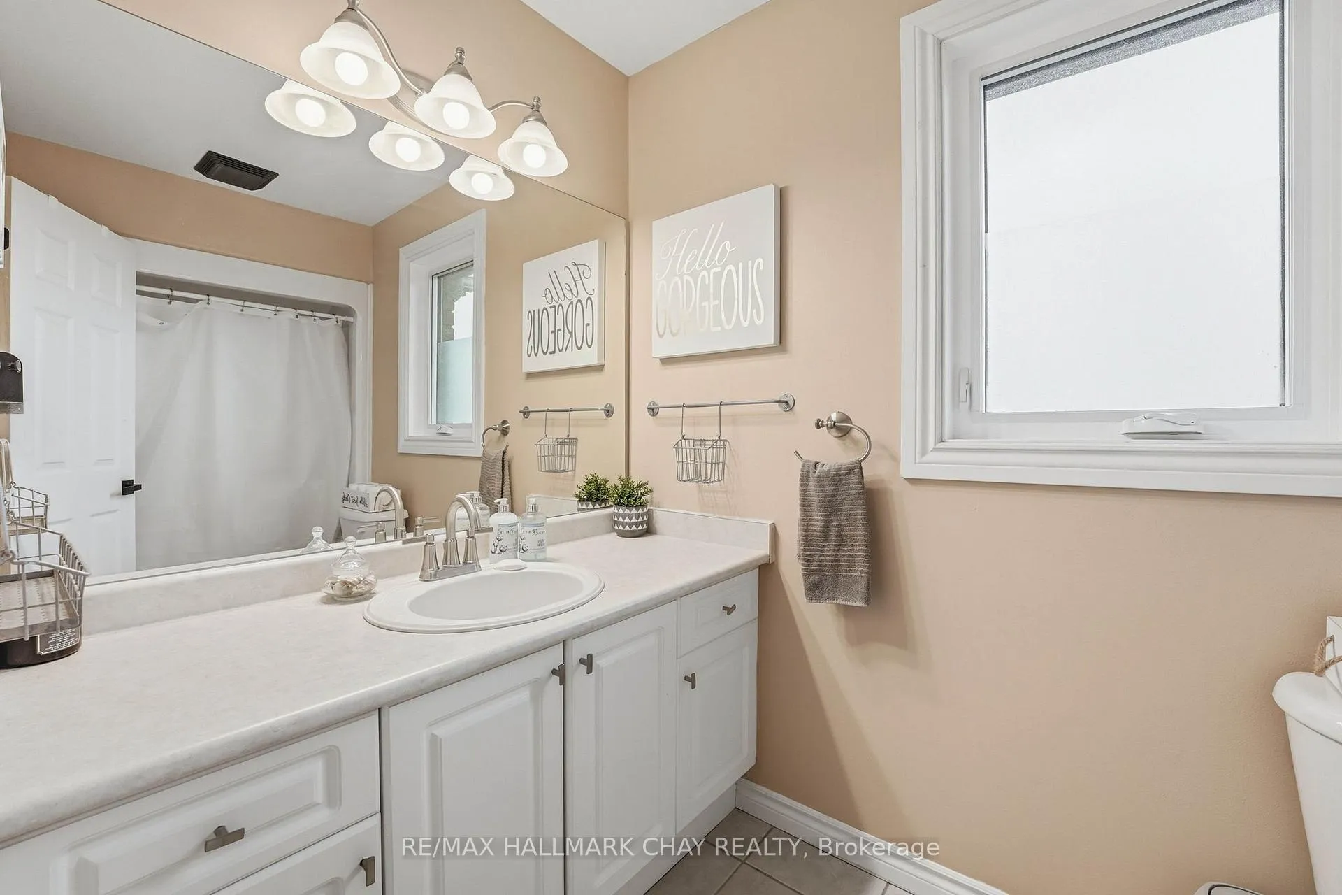 Photo 18 of 94 Ruffet Drive, Barrie, Edgehill Drive — HOMEH