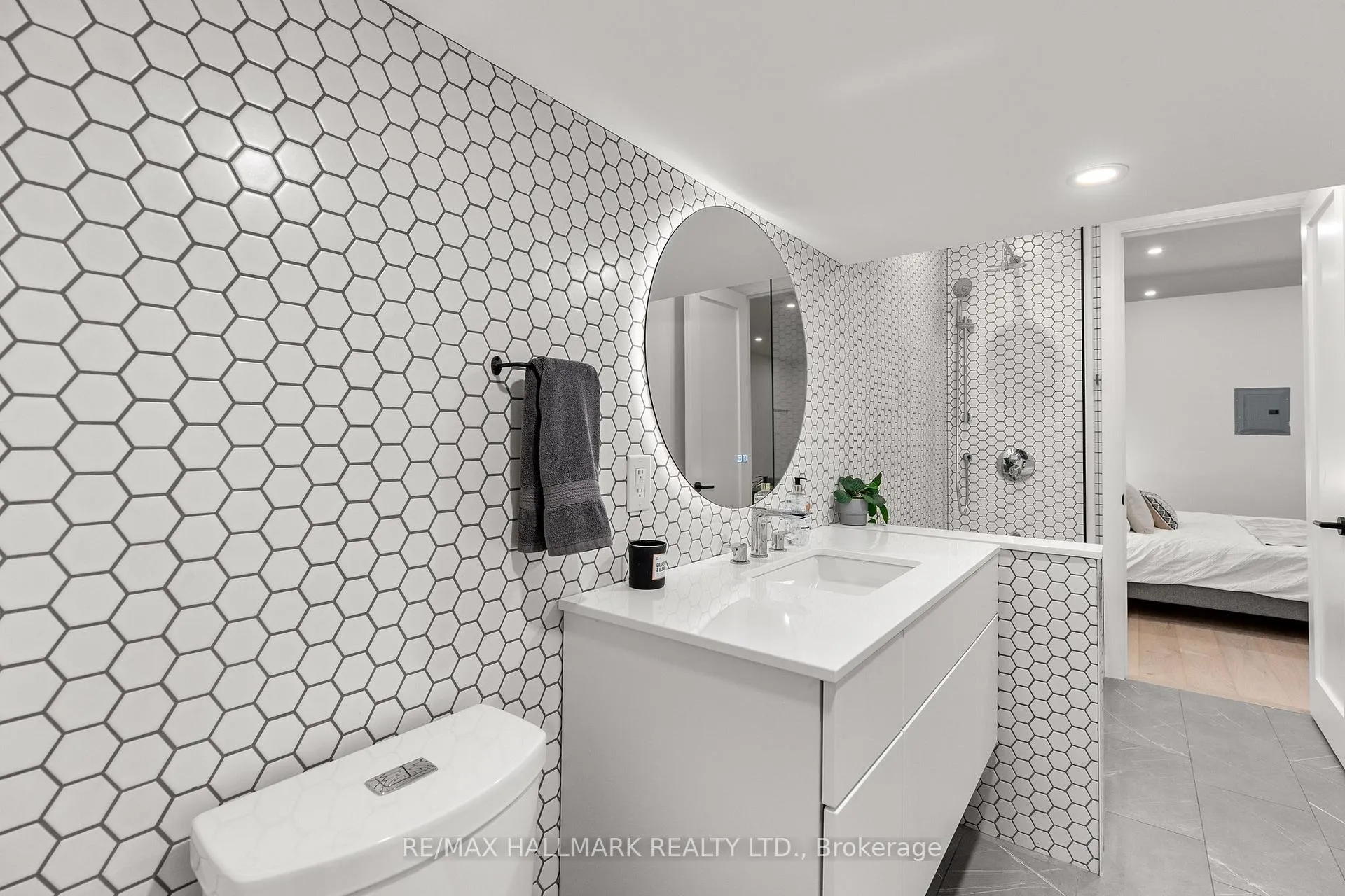 Photo 14 of 12 Glenside Avenue, Toronto, Greenwood-Coxwell — HOMEH
