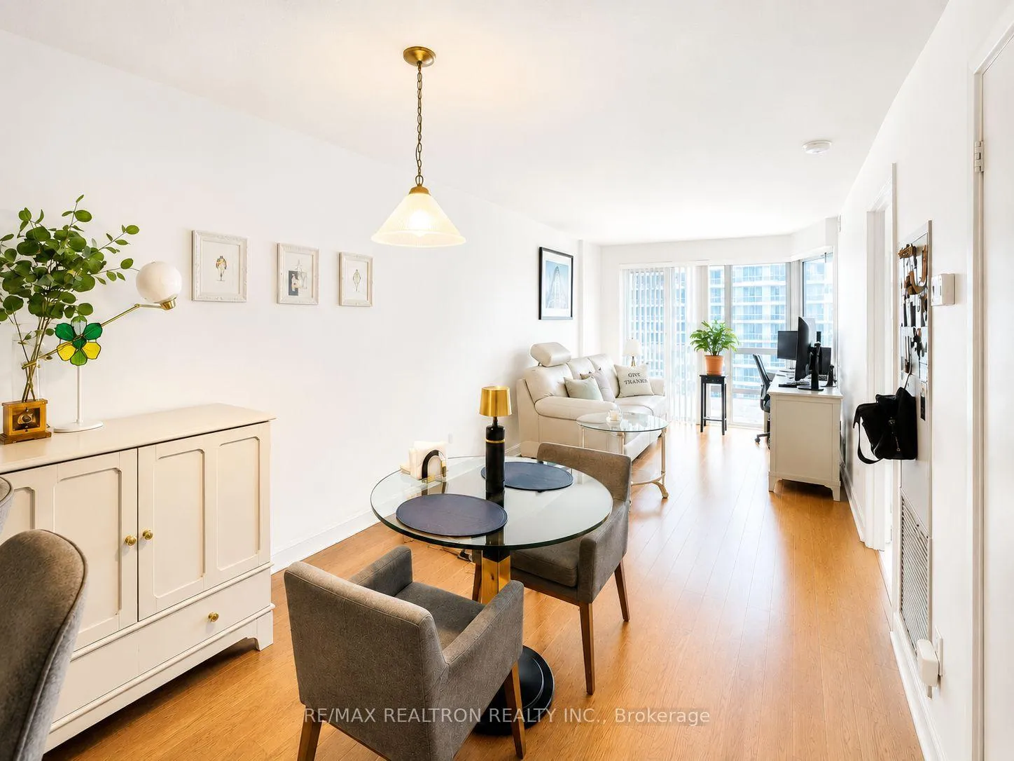 Photo 4 of Unit 2001, 2181 Yonge Street, Toronto, Mount Pleasant West — HOMEH