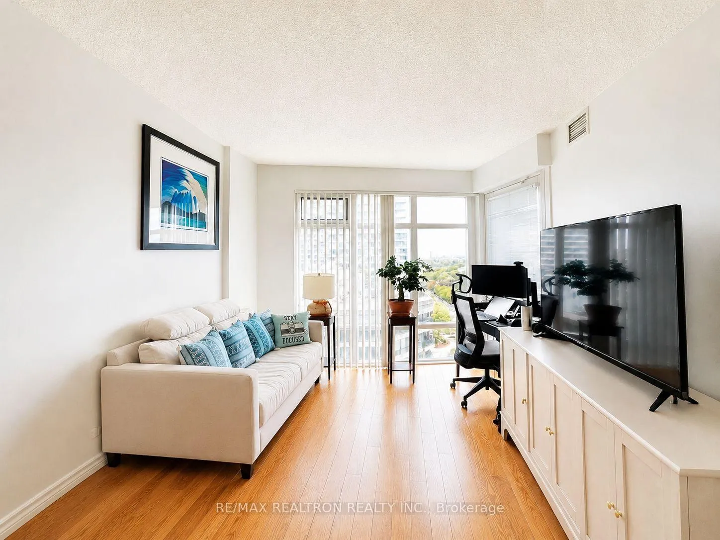 Photo 5 of Unit 2001, 2181 Yonge Street, Toronto, Mount Pleasant West — HOMEH