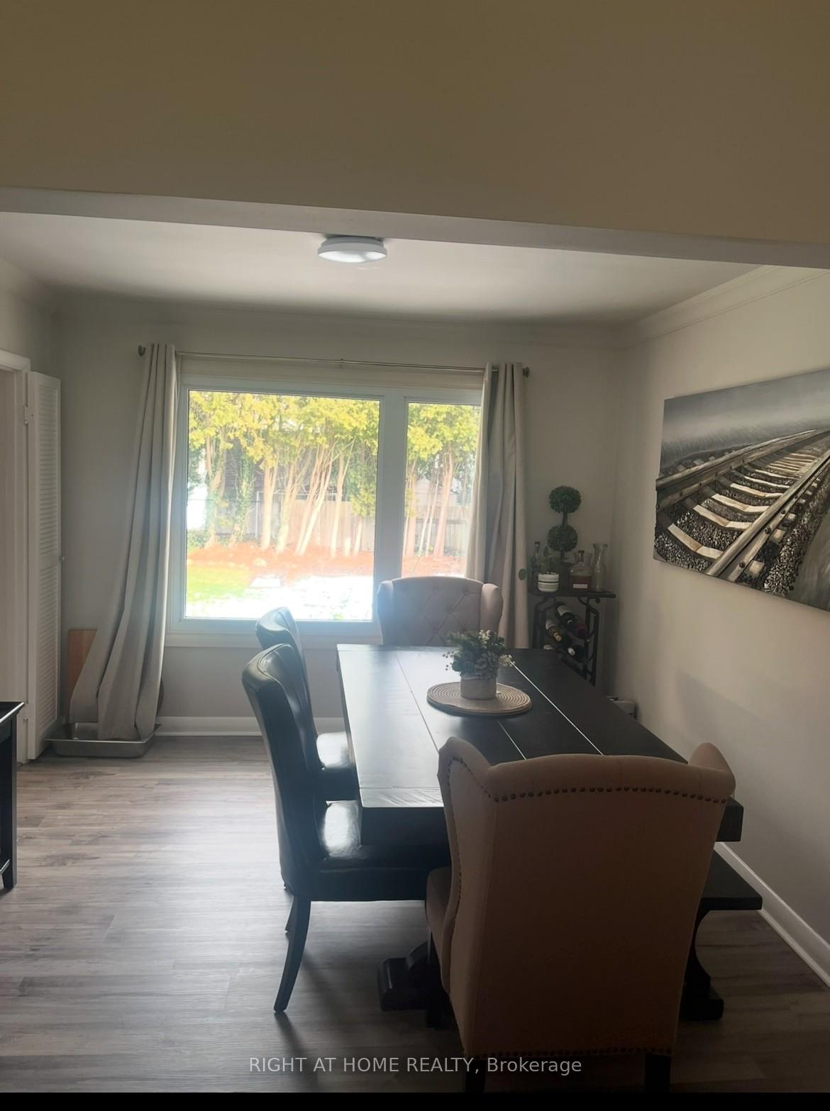 Photo 4 of 253 Strathcona Drive, Burlington, Shoreacres — HOMEH