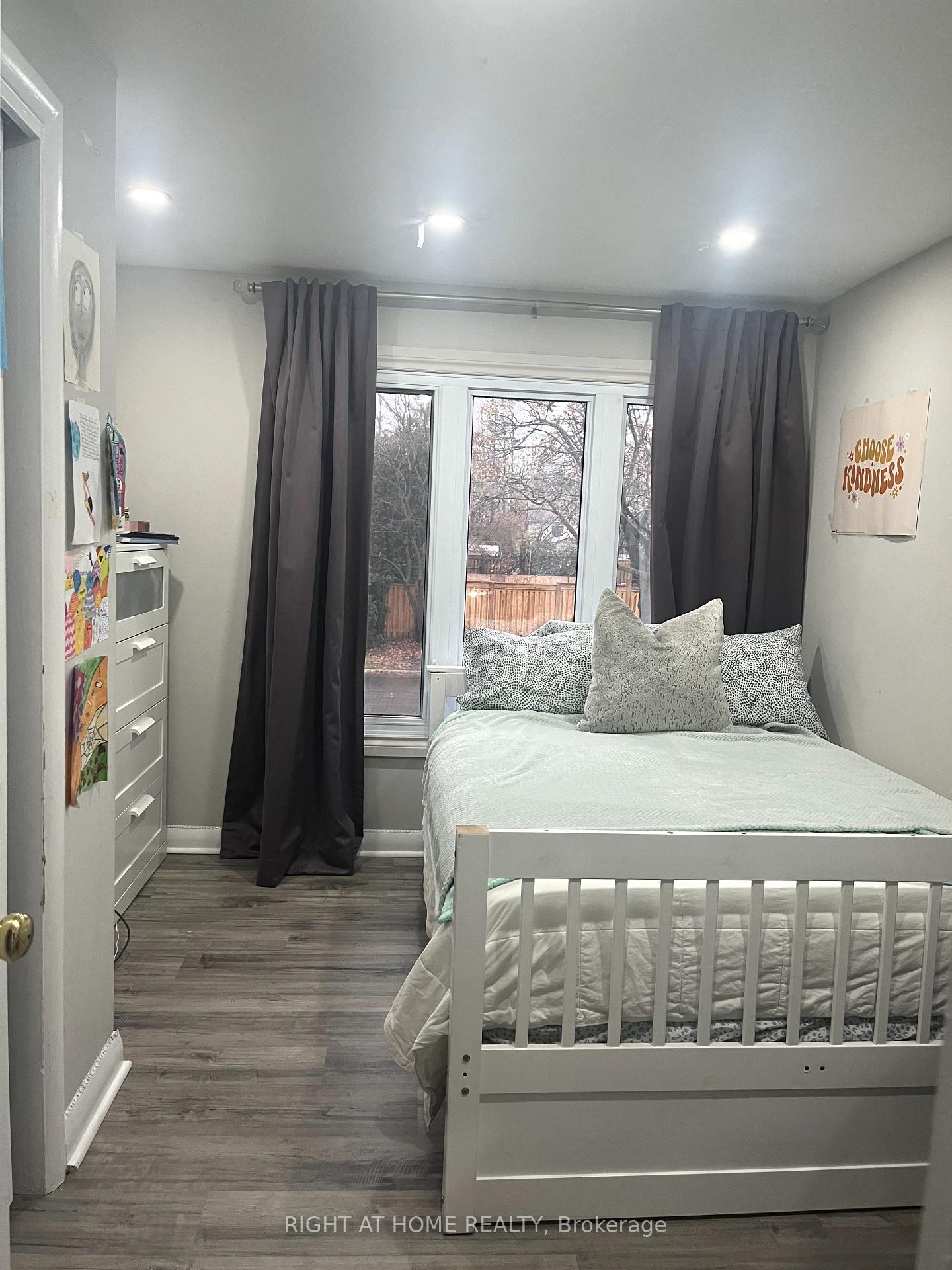 Photo 8 of 253 Strathcona Drive, Burlington, Shoreacres — HOMEH
