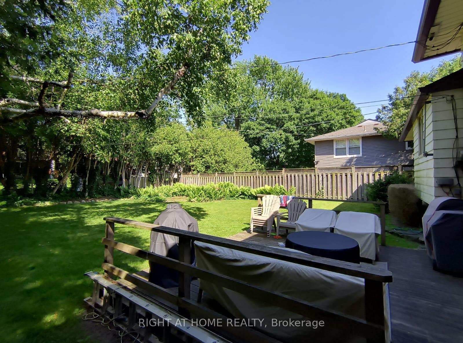 Photo 12 of 253 Strathcona Drive, Burlington, Shoreacres — HOMEH