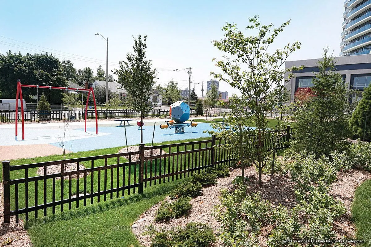 Photo 13 of Unit 1703, 7165 Yonge Street, Markham, Grandview — HOMEH