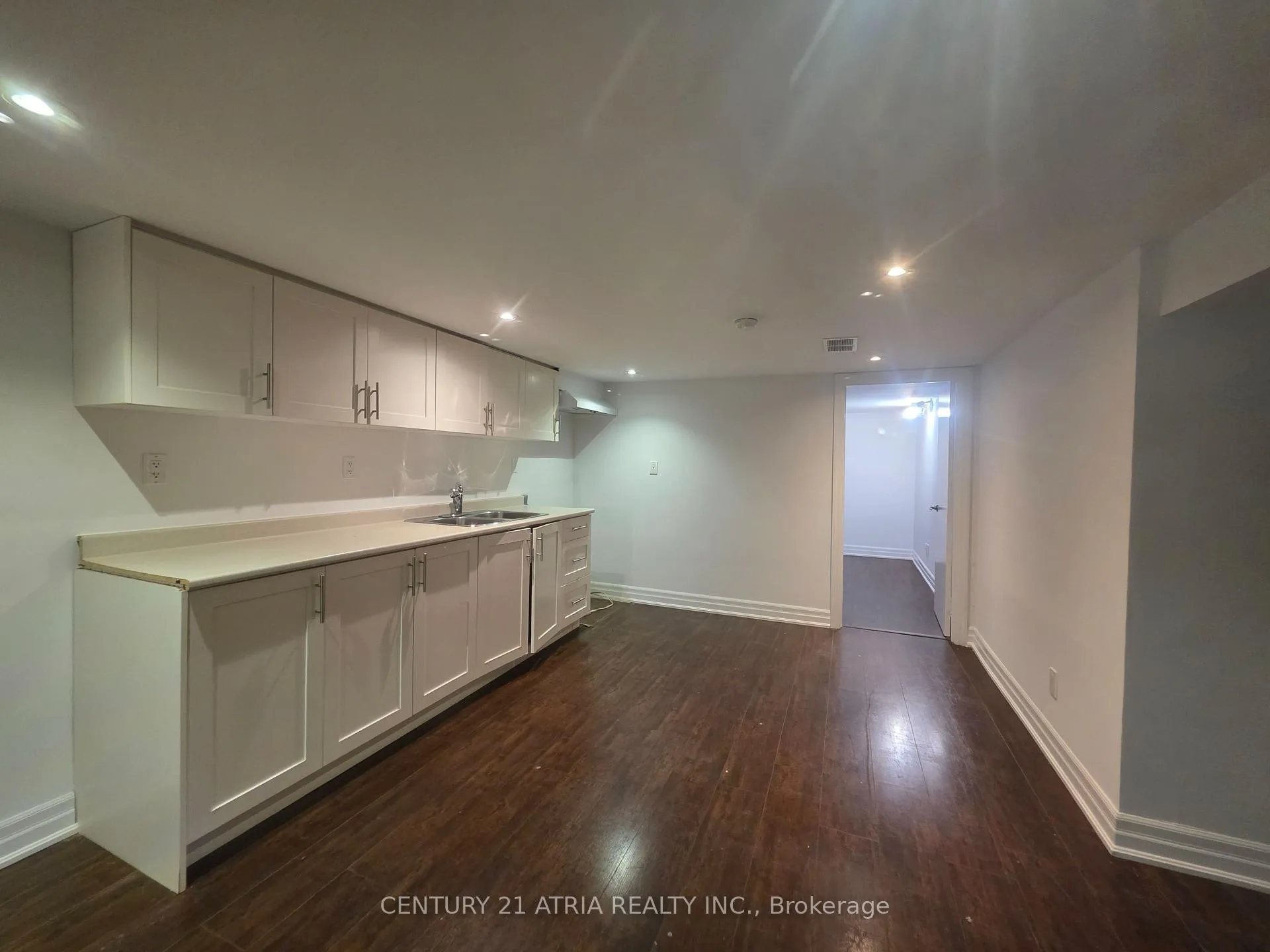 Front of Unit Lower, 18 Grandview Avenue