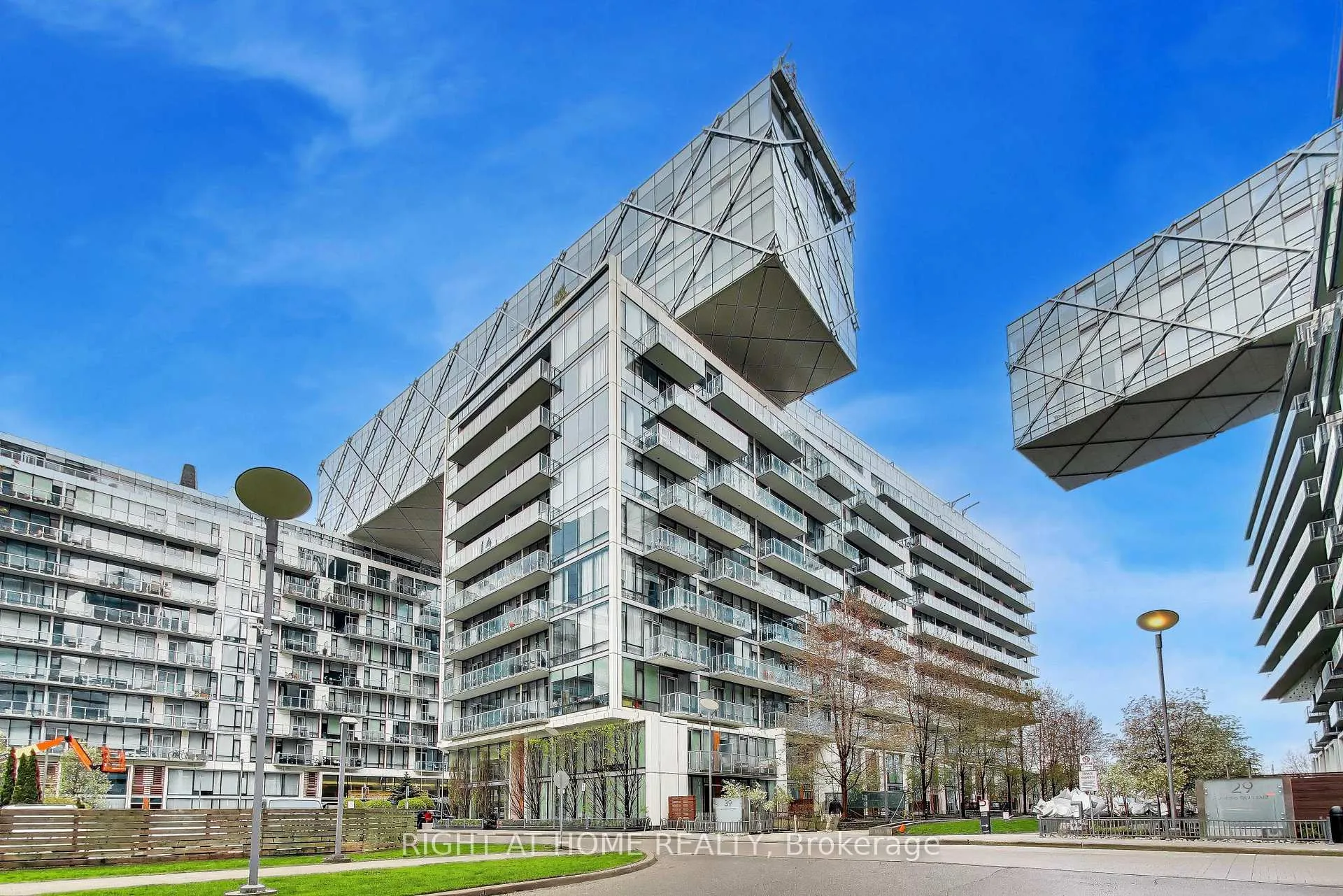 Photo 2 of Unit 918, 39 Queens Quay E, Toronto, Waterfront Communities — HOMEH