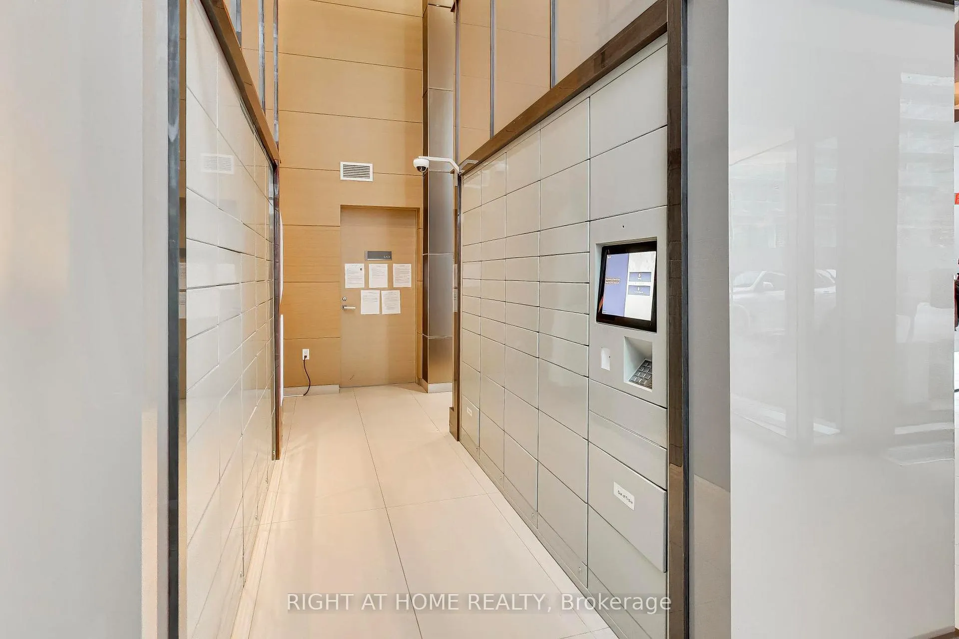 Photo 5 of Unit 918, 39 Queens Quay E, Toronto, Waterfront Communities — HOMEH