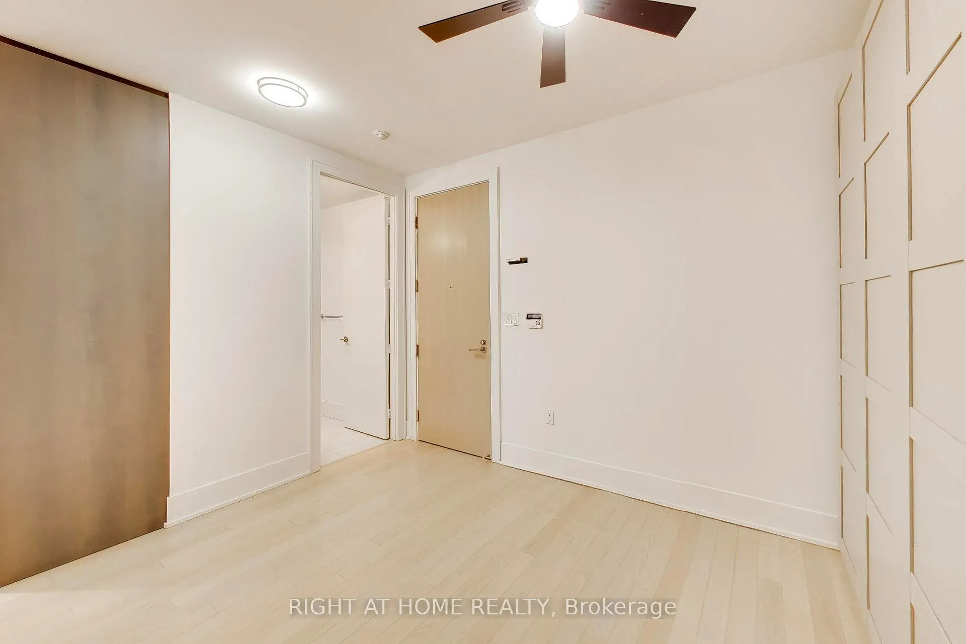 Photo 9 of Unit 918, 39 Queens Quay E, Toronto, Waterfront Communities — HOMEH