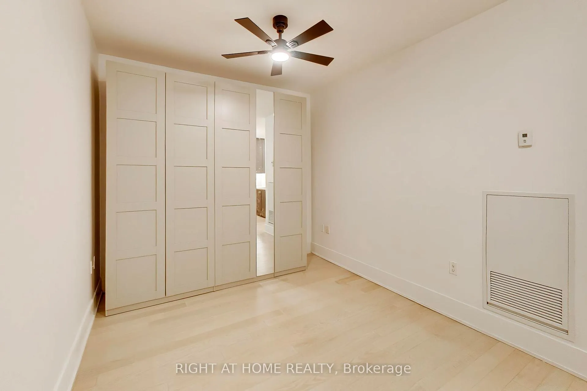 Photo 10 of Unit 918, 39 Queens Quay E, Toronto, Waterfront Communities — HOMEH