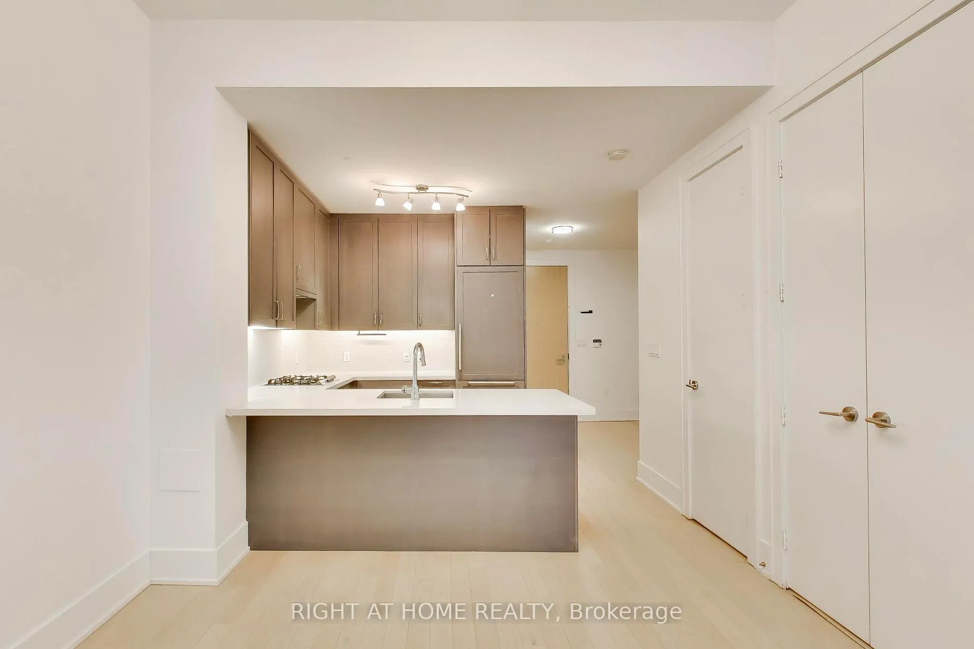 Photo 13 of Unit 918, 39 Queens Quay E, Toronto, Waterfront Communities — HOMEH