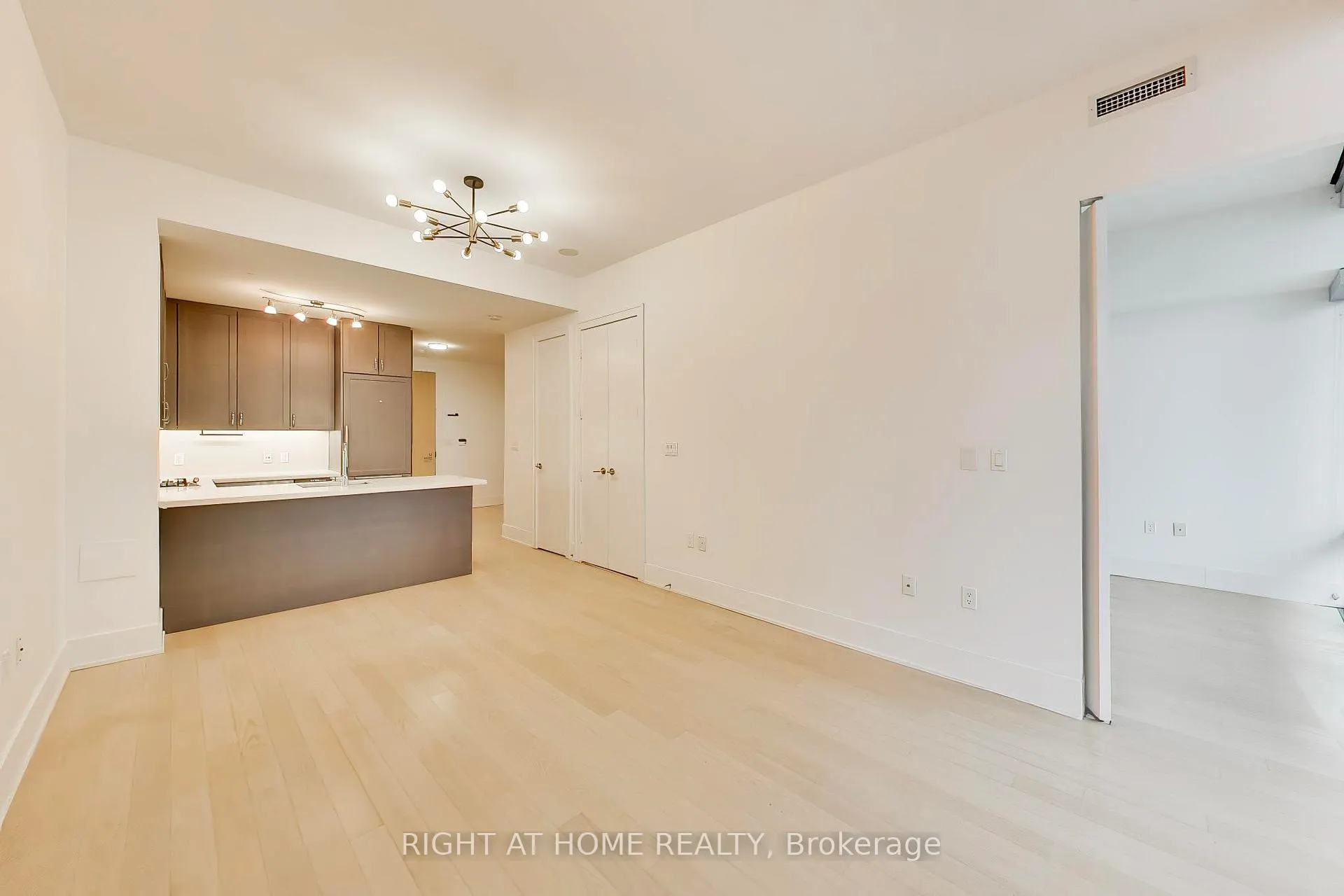 Photo 15 of Unit 918, 39 Queens Quay E, Toronto, Waterfront Communities — HOMEH