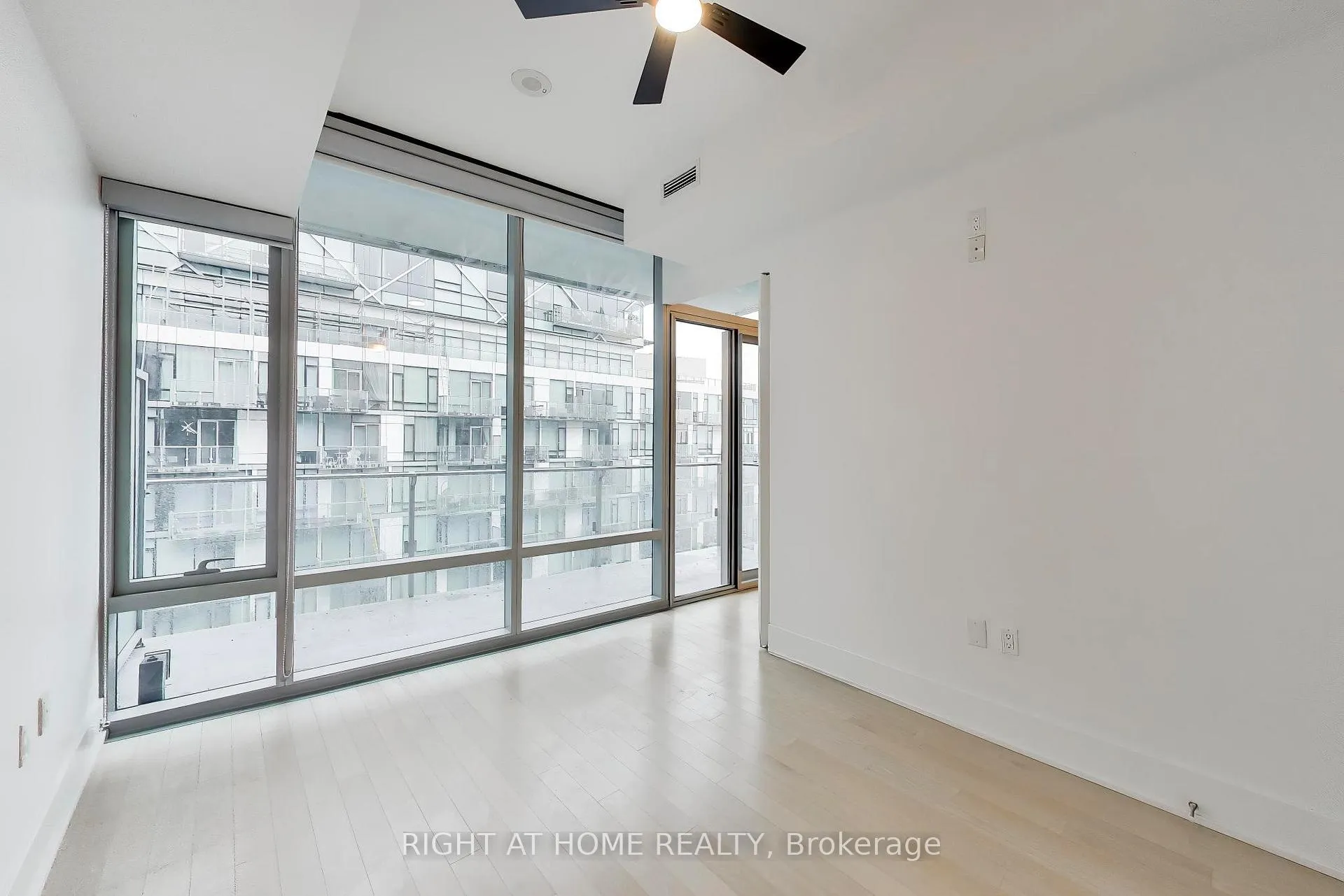 Photo 19 of Unit 918, 39 Queens Quay E, Toronto, Waterfront Communities — HOMEH