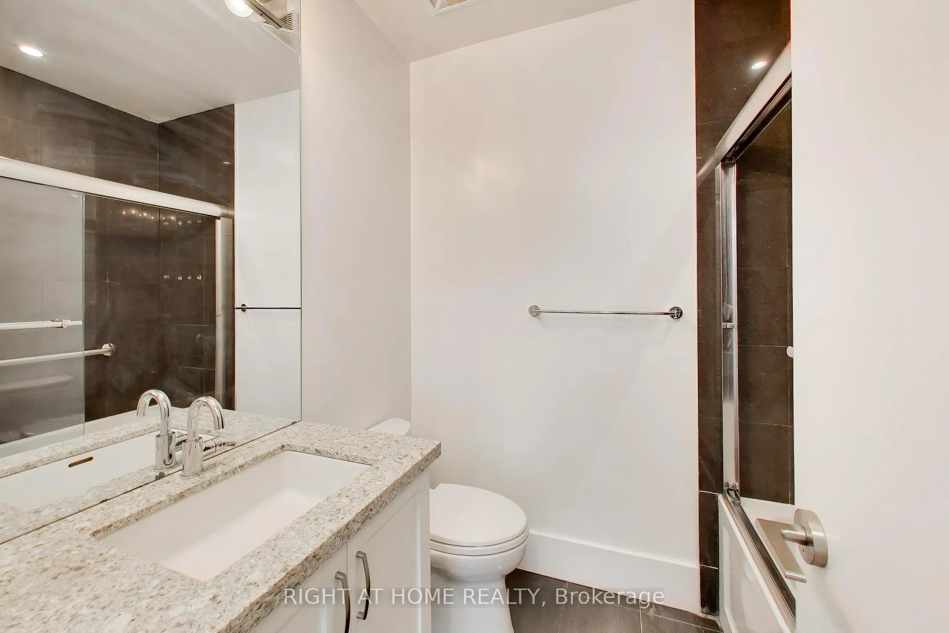 Photo 22 of Unit 918, 39 Queens Quay E, Toronto, Waterfront Communities — HOMEH